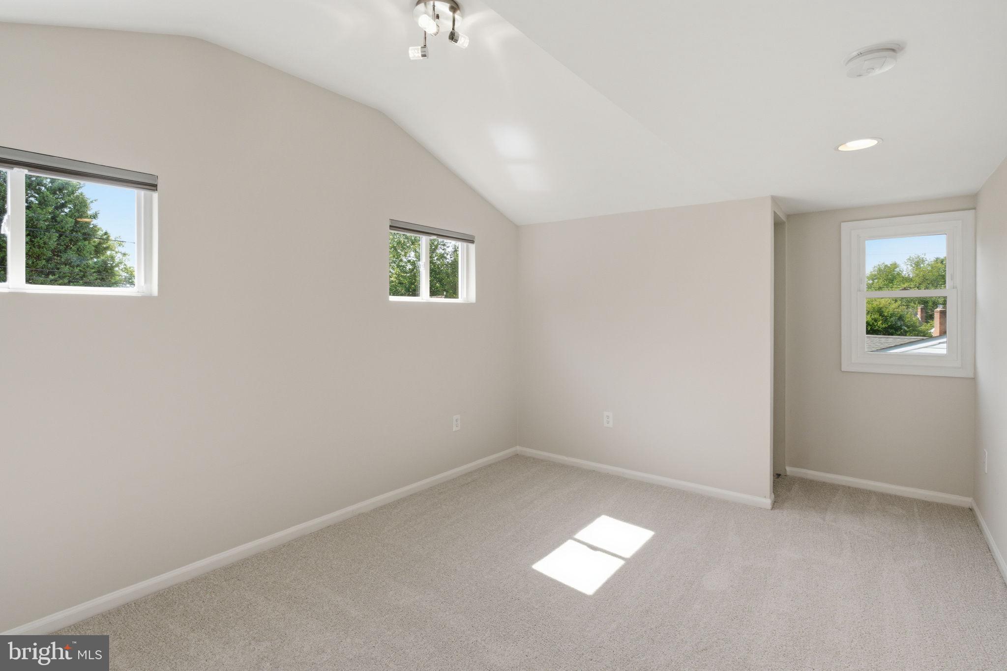 WILLOWDALE - Residential