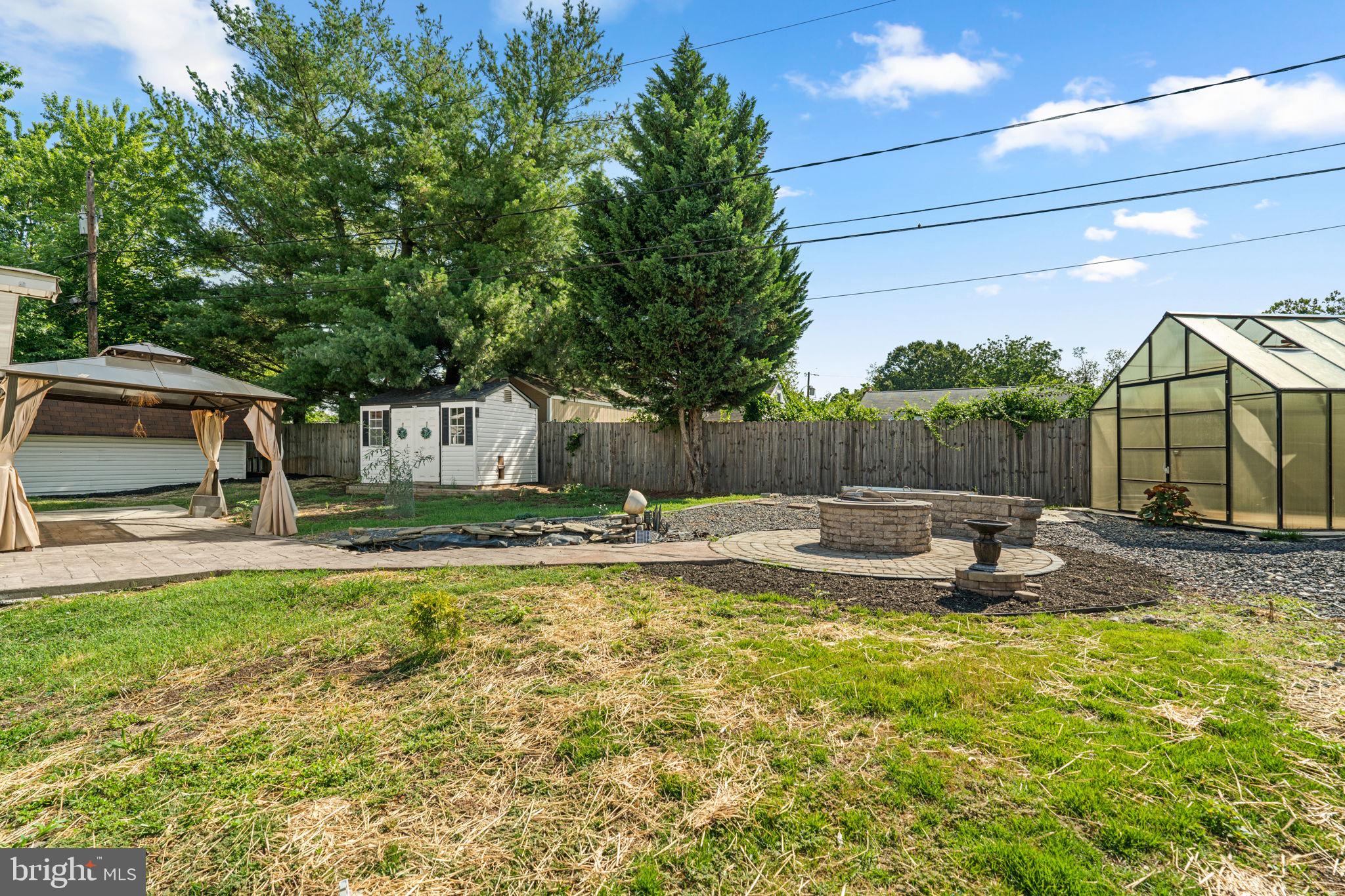 WILLOWDALE - Residential
