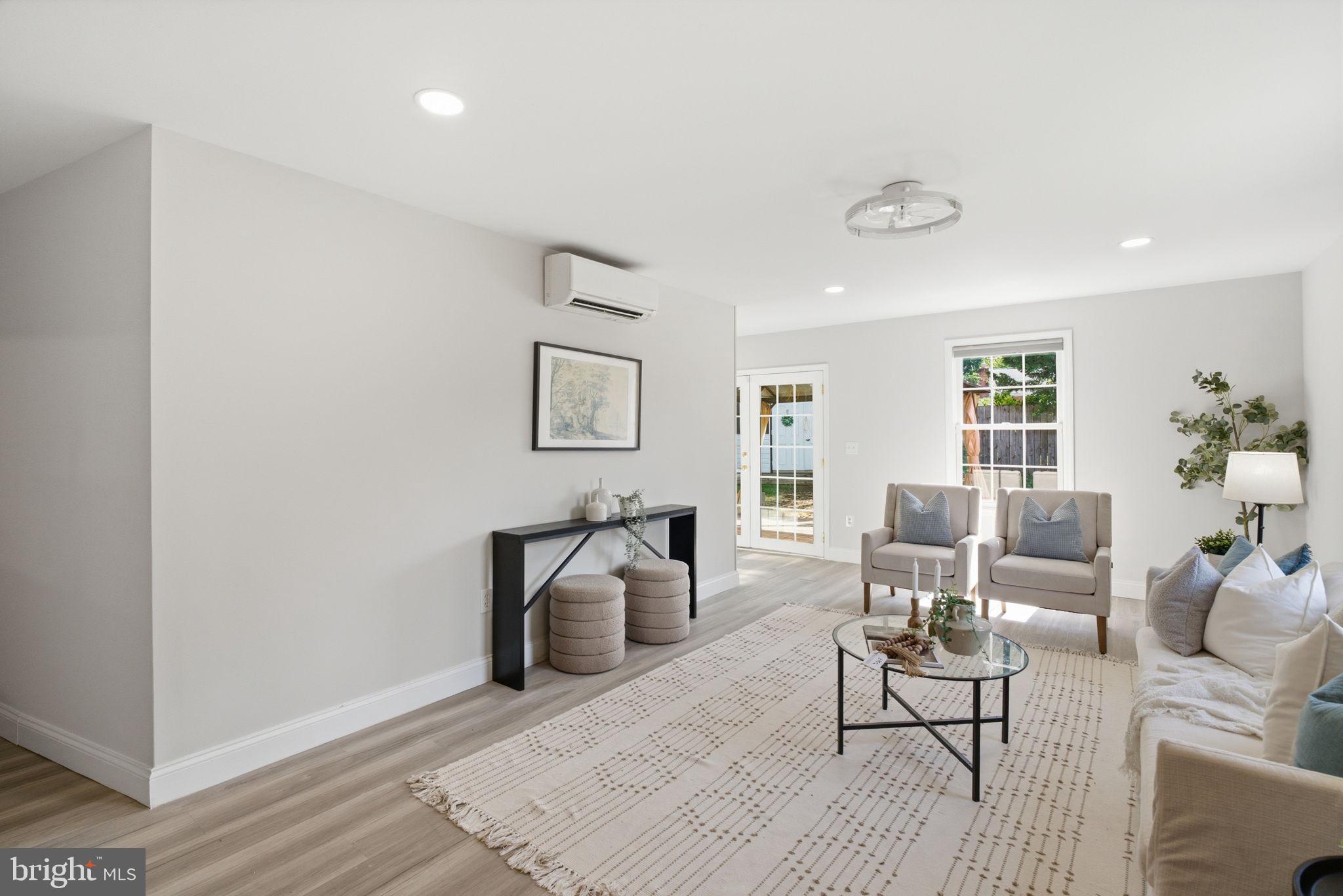 WILLOWDALE - Residential