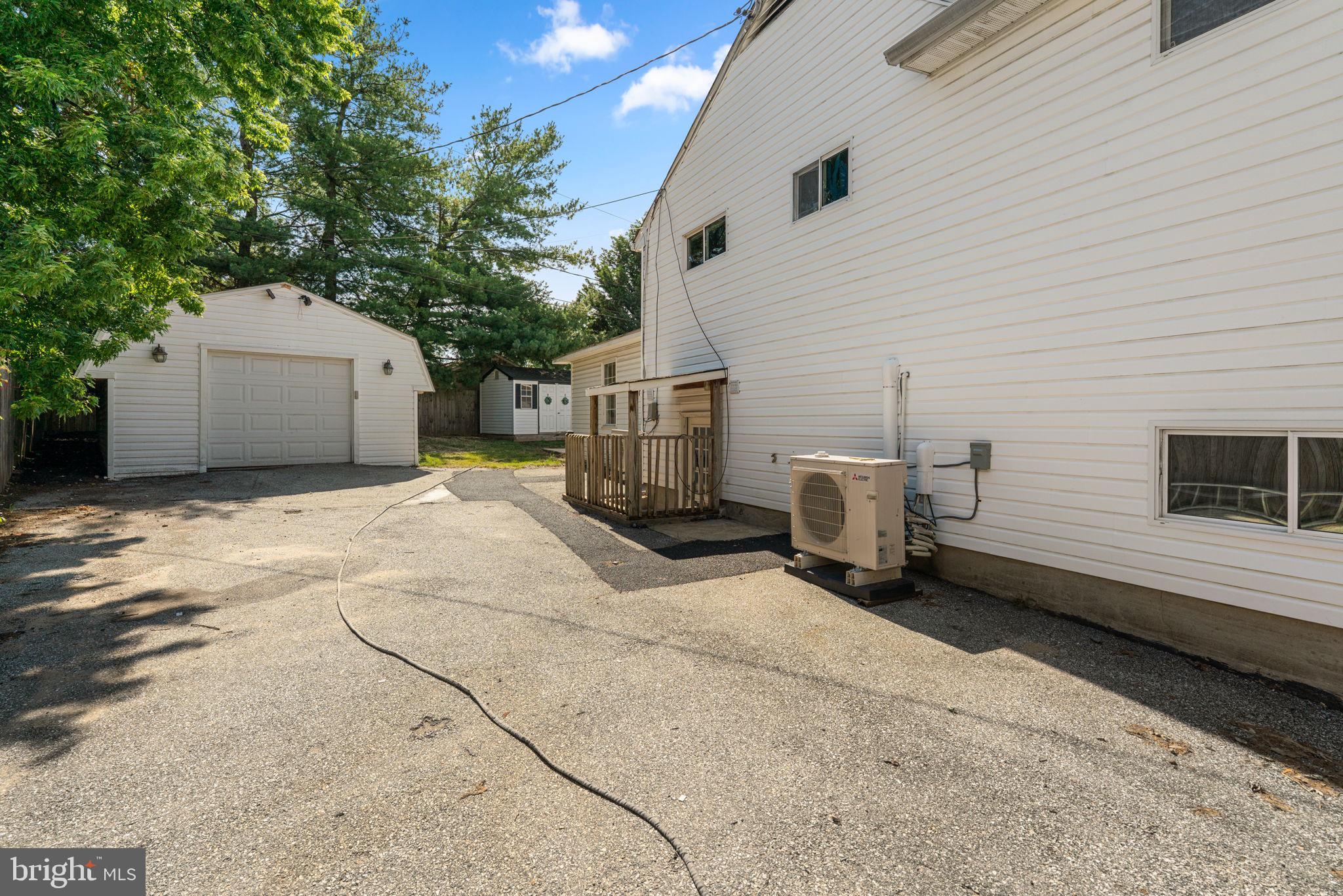 WILLOWDALE - Residential