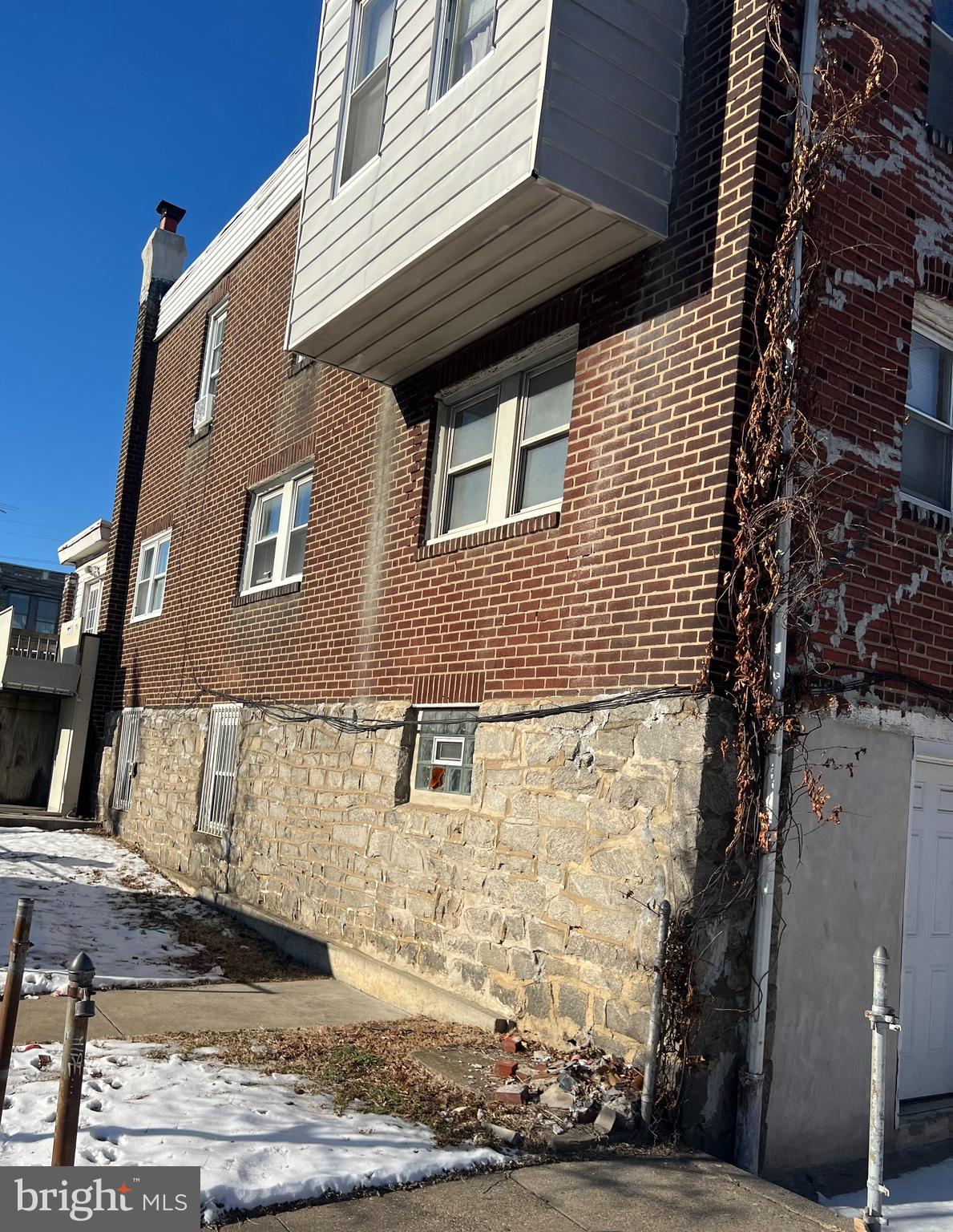 LAWNCREST - Residential Income