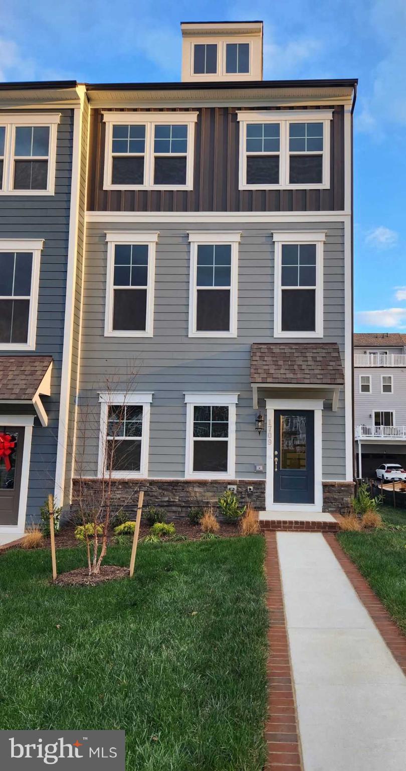 POTOMAC SHORES - Residential Lease