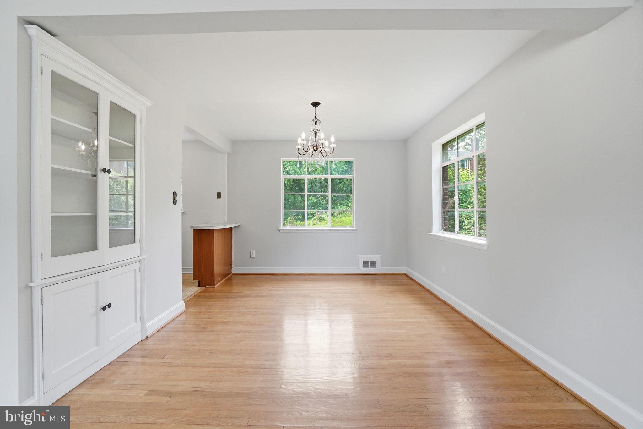 BROYHILL CREST - Residential