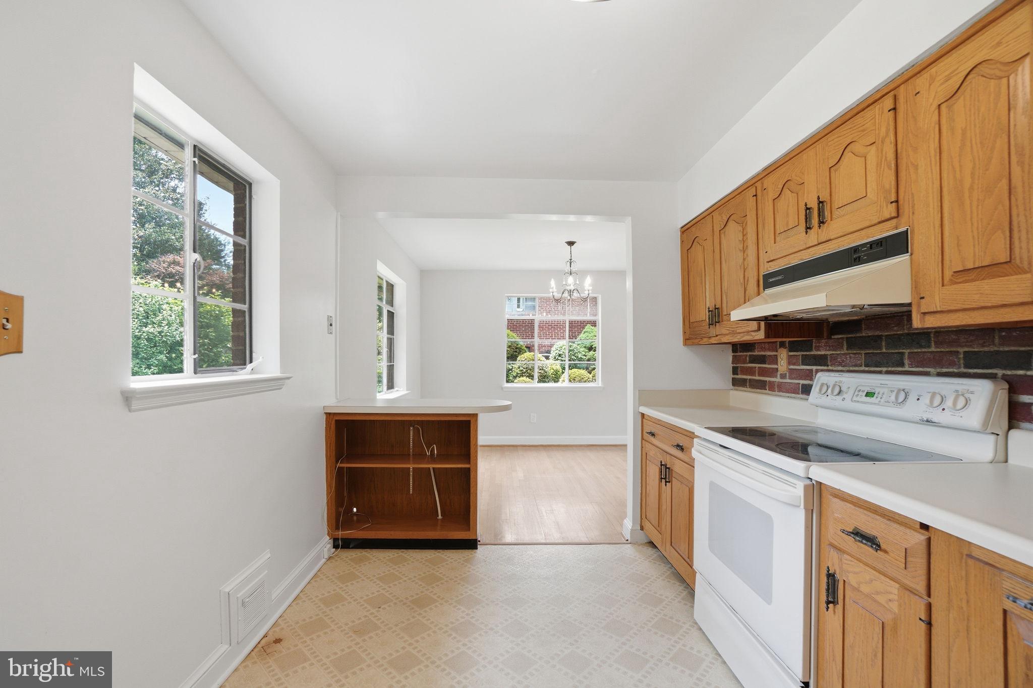 BROYHILL CREST - Residential