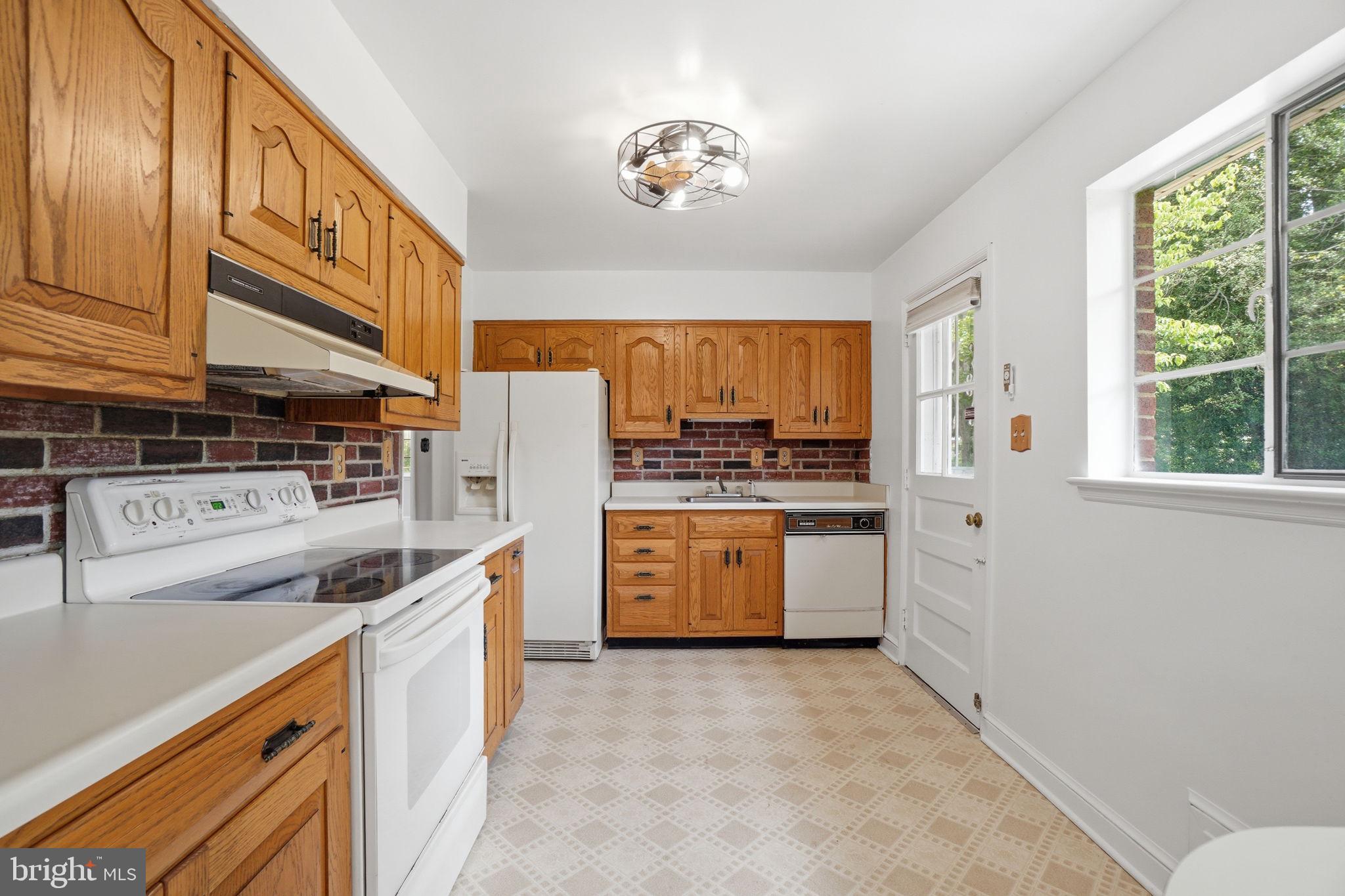 BROYHILL CREST - Residential