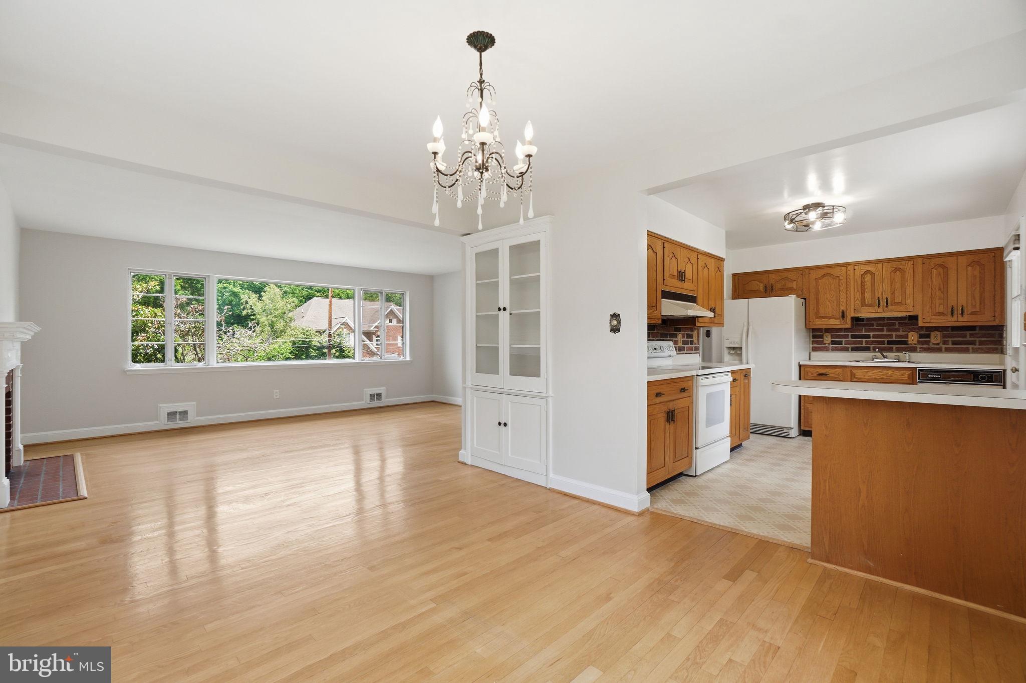 BROYHILL CREST - Residential