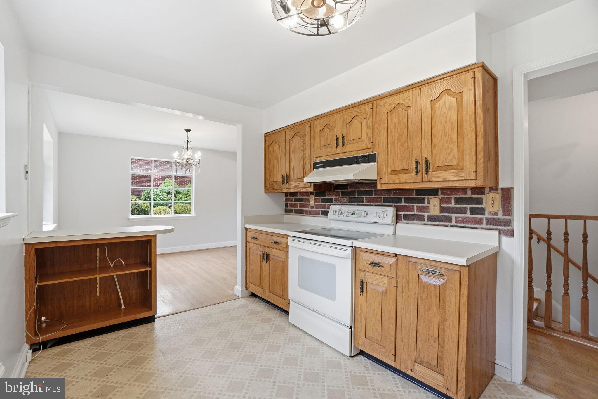 BROYHILL CREST - Residential