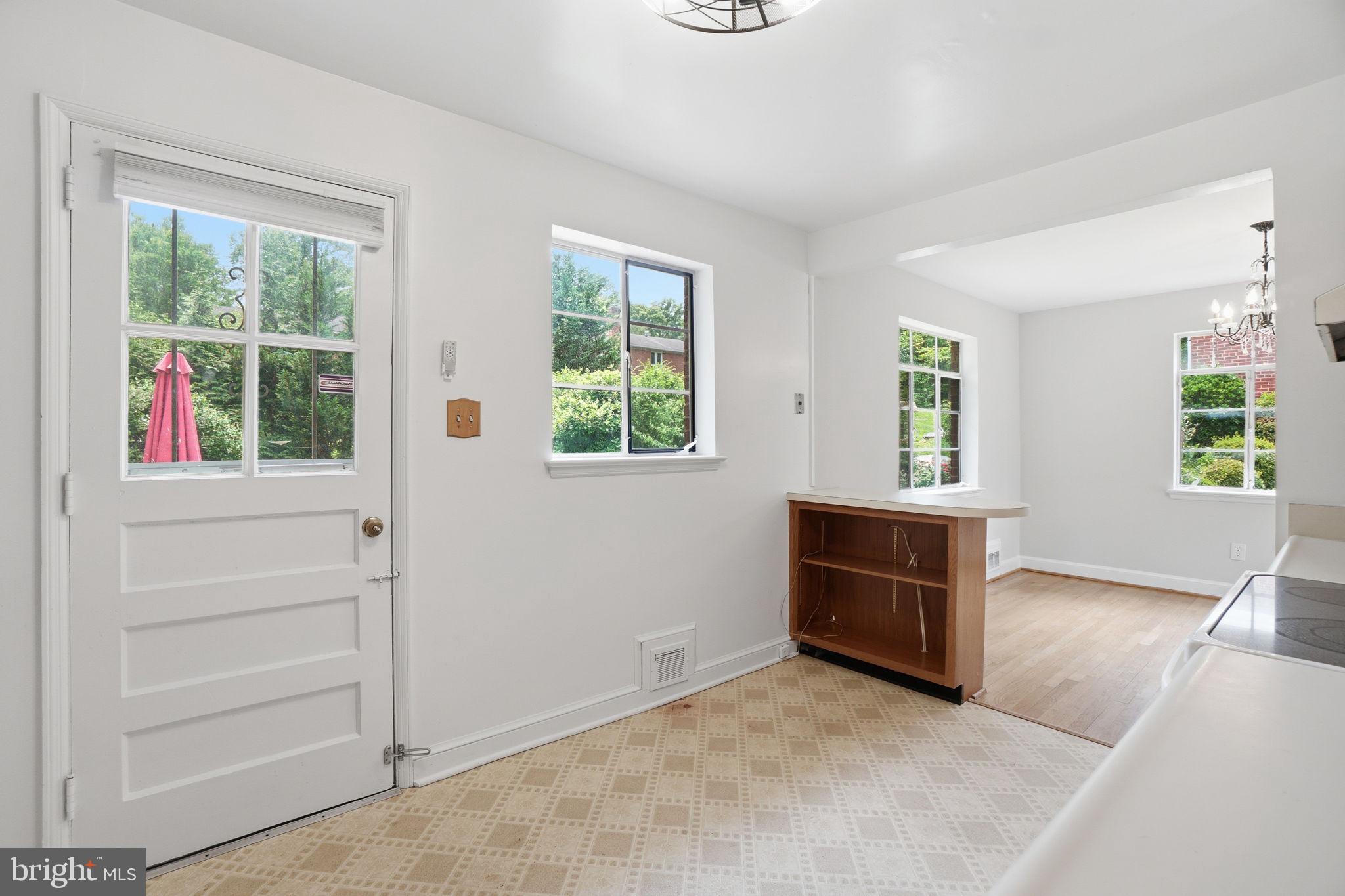 BROYHILL CREST - Residential