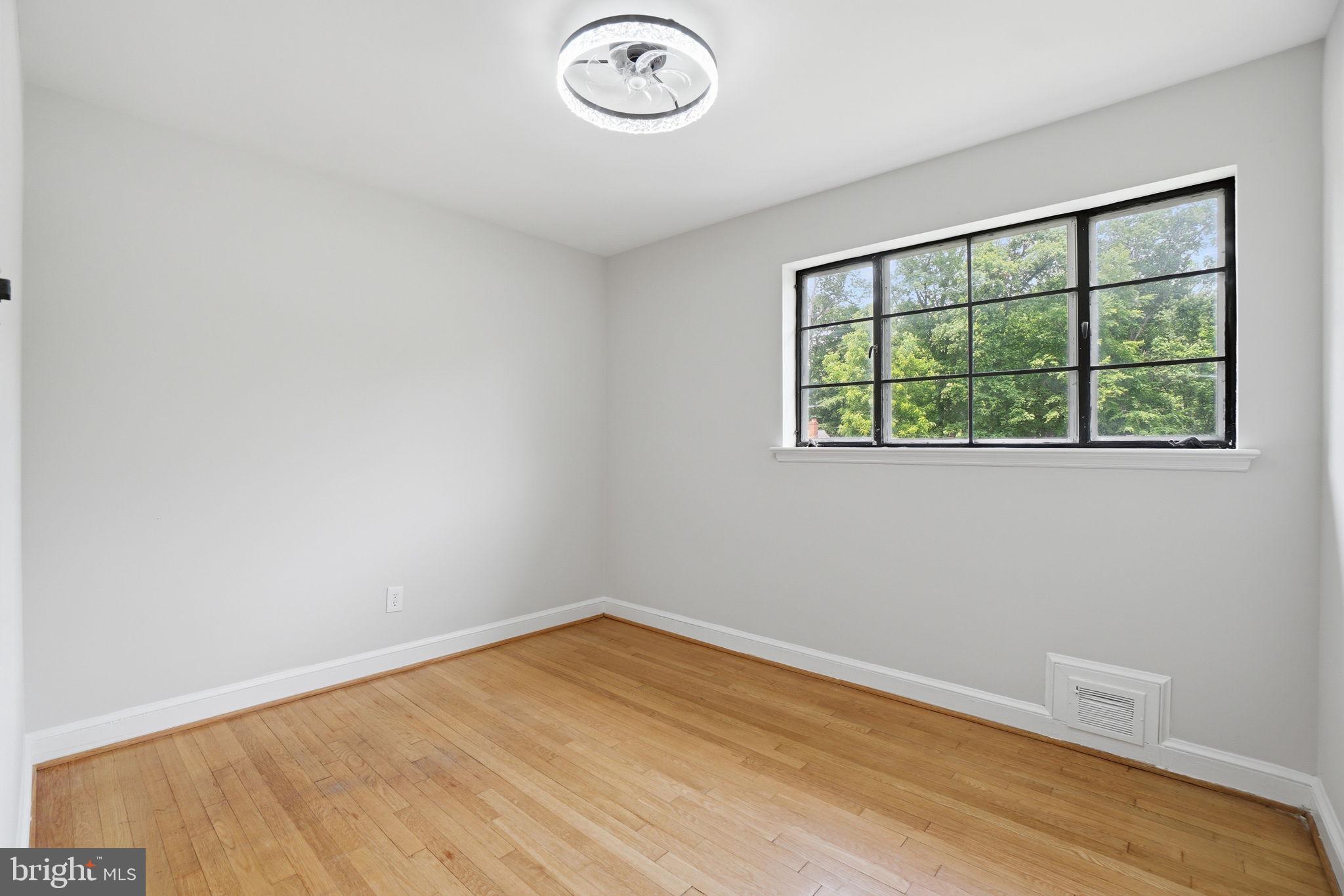 BROYHILL CREST - Residential