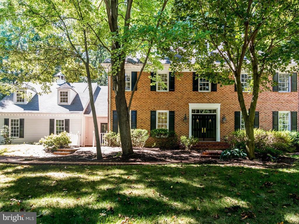 SITUATED ON A GORGEOUS WOODED LOT IN HEMPFIELD'S HIGHLY DESIRABLE GETZ WOODS.  THIS STATELY BRICK RESIDENCE HAS BEEN PROFESSIONALLY, CAREFULLY & NEUTRALLY RENOVATED PERFECT FOR THE MOST DISCRIMINATING. GRACIOUS TWO STORY ENTRY HALLMARKED BY A DRAMATIC CURVED ''PROM'' STAIRWAY, FOLLOWED BY TRADITIONAL LIVING AND DINING ROOMS WITH CROWN MOLDING, HIGH BASEBOARDS,PORTRAIT WAINSCOTING,  POCKET DOORS. LARGE FAMILY ROOM WITH CUSTOM BUILT-IN BOOKS SHELVES,
