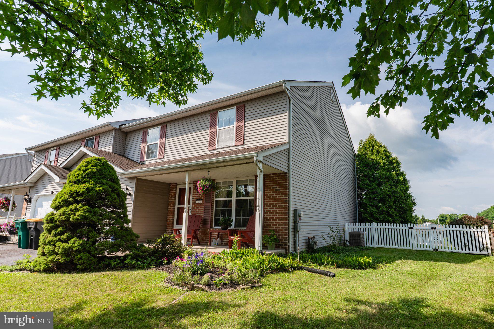 STRAWBERRY FIELDS - Residential