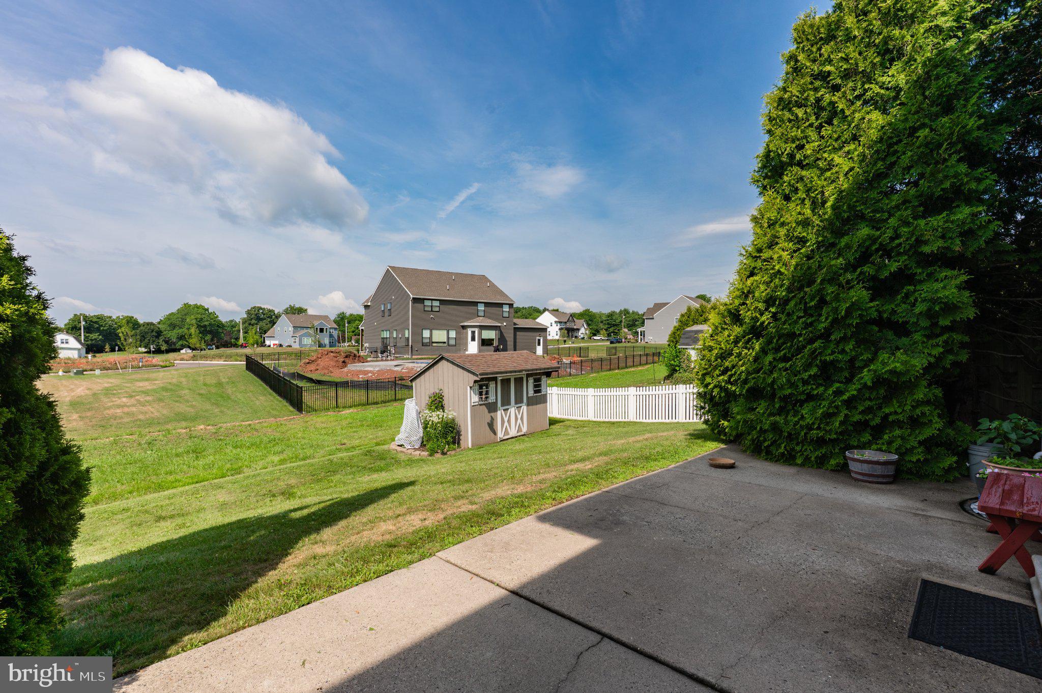 STRAWBERRY FIELDS - Residential