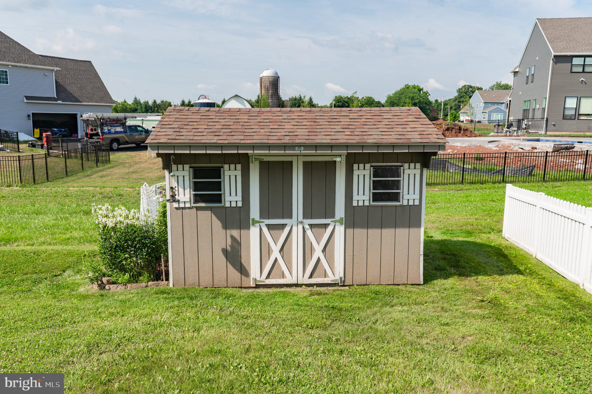 STRAWBERRY FIELDS - Residential