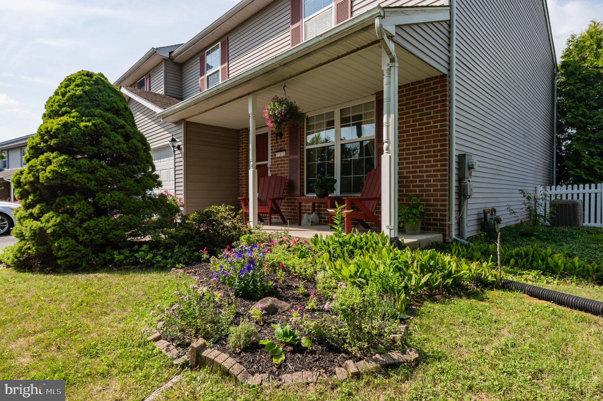 STRAWBERRY FIELDS - Residential