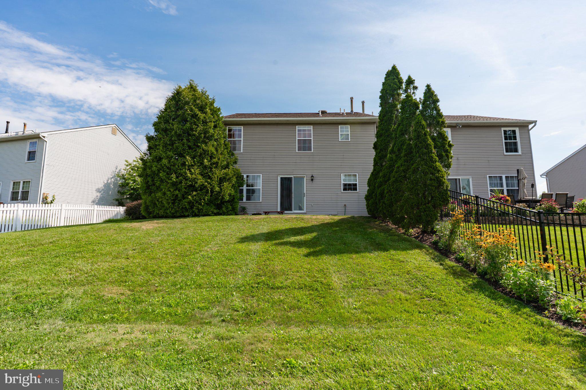 STRAWBERRY FIELDS - Residential