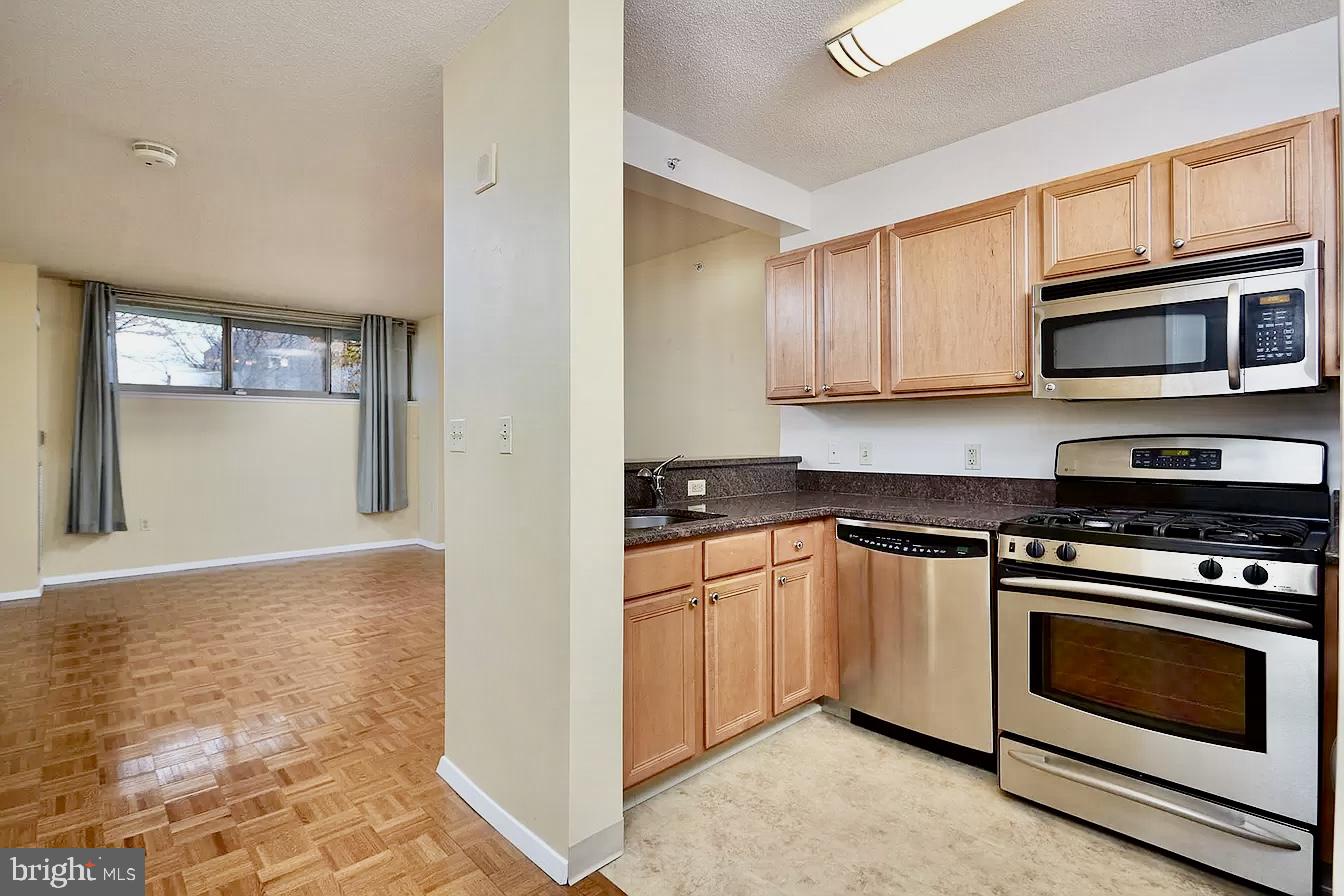 CRESCENT PLAZA - Residential