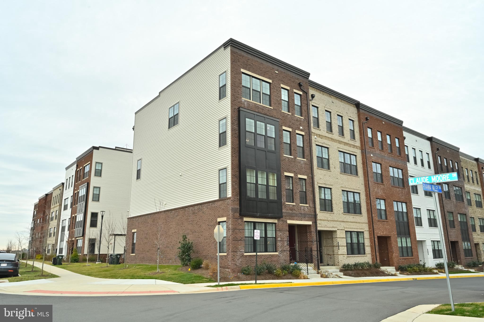 METRO WALK AT MOOREFIELD STATION - Residential