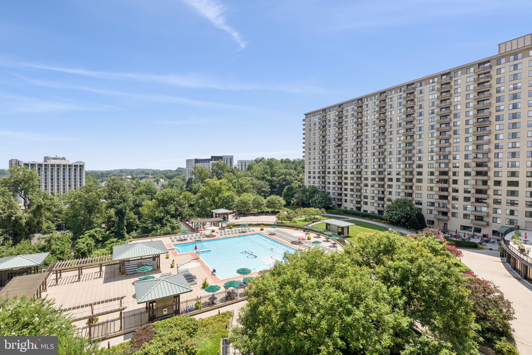 PROMENADE TOWERS - Residential