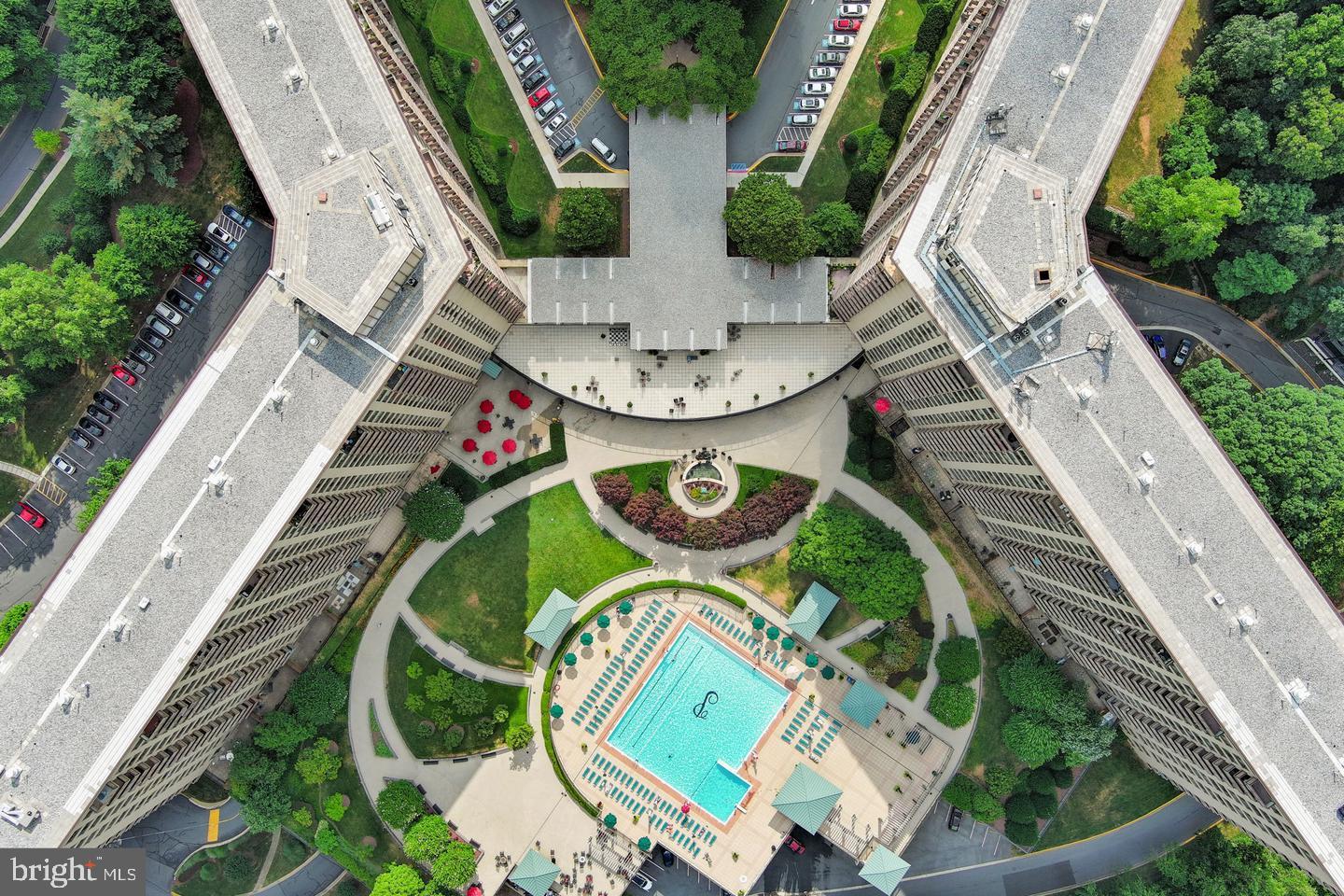 PROMENADE TOWERS - Residential