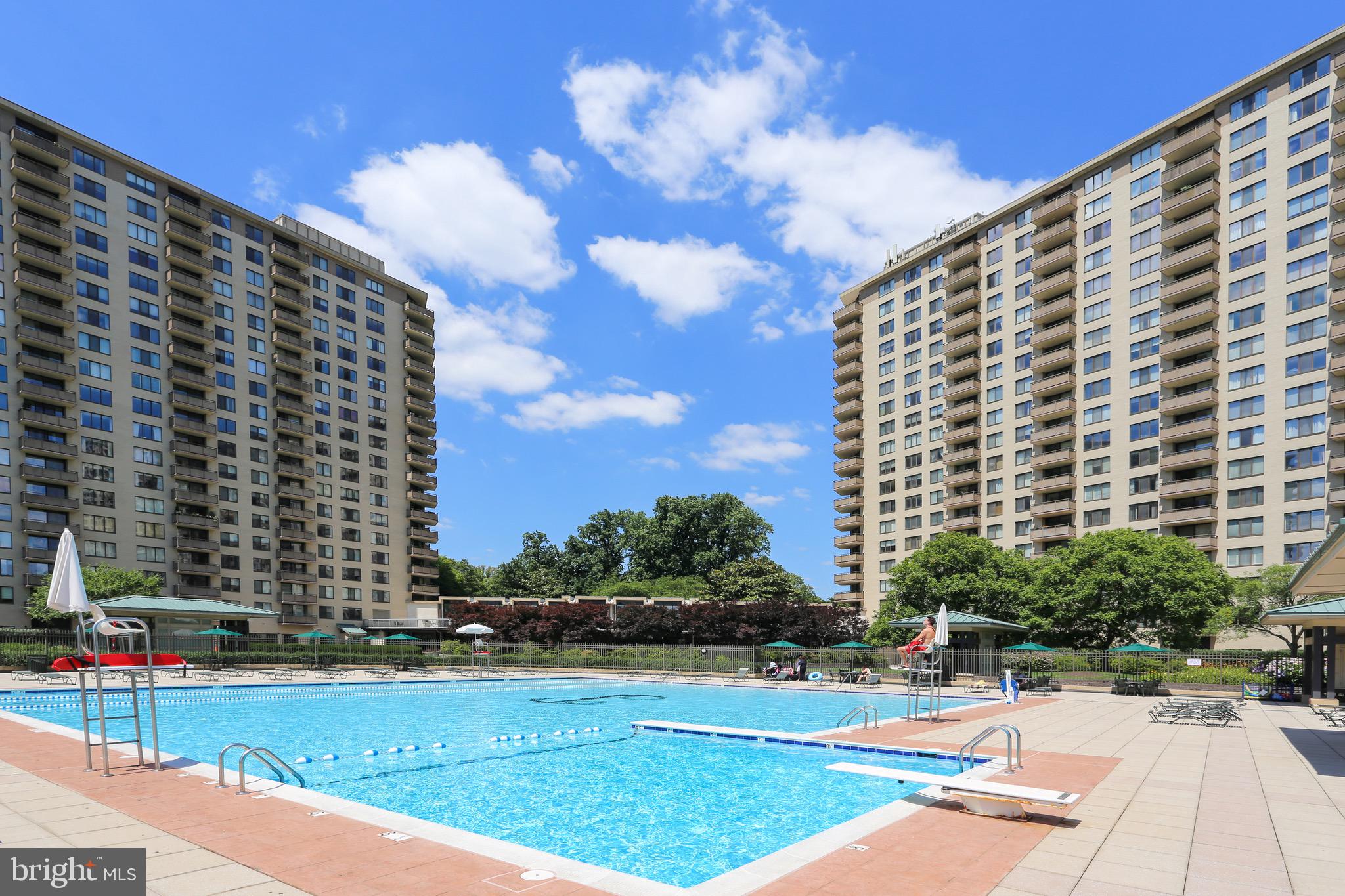 PROMENADE TOWERS - Residential