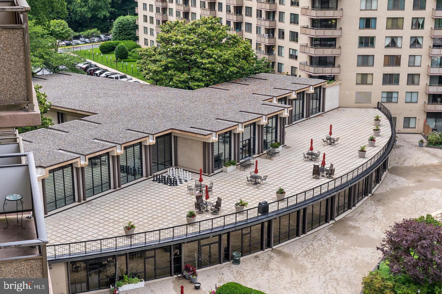 PROMENADE TOWERS - Residential