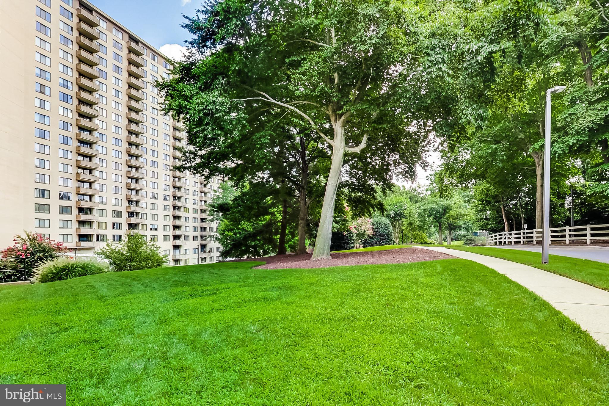 PROMENADE TOWERS - Residential