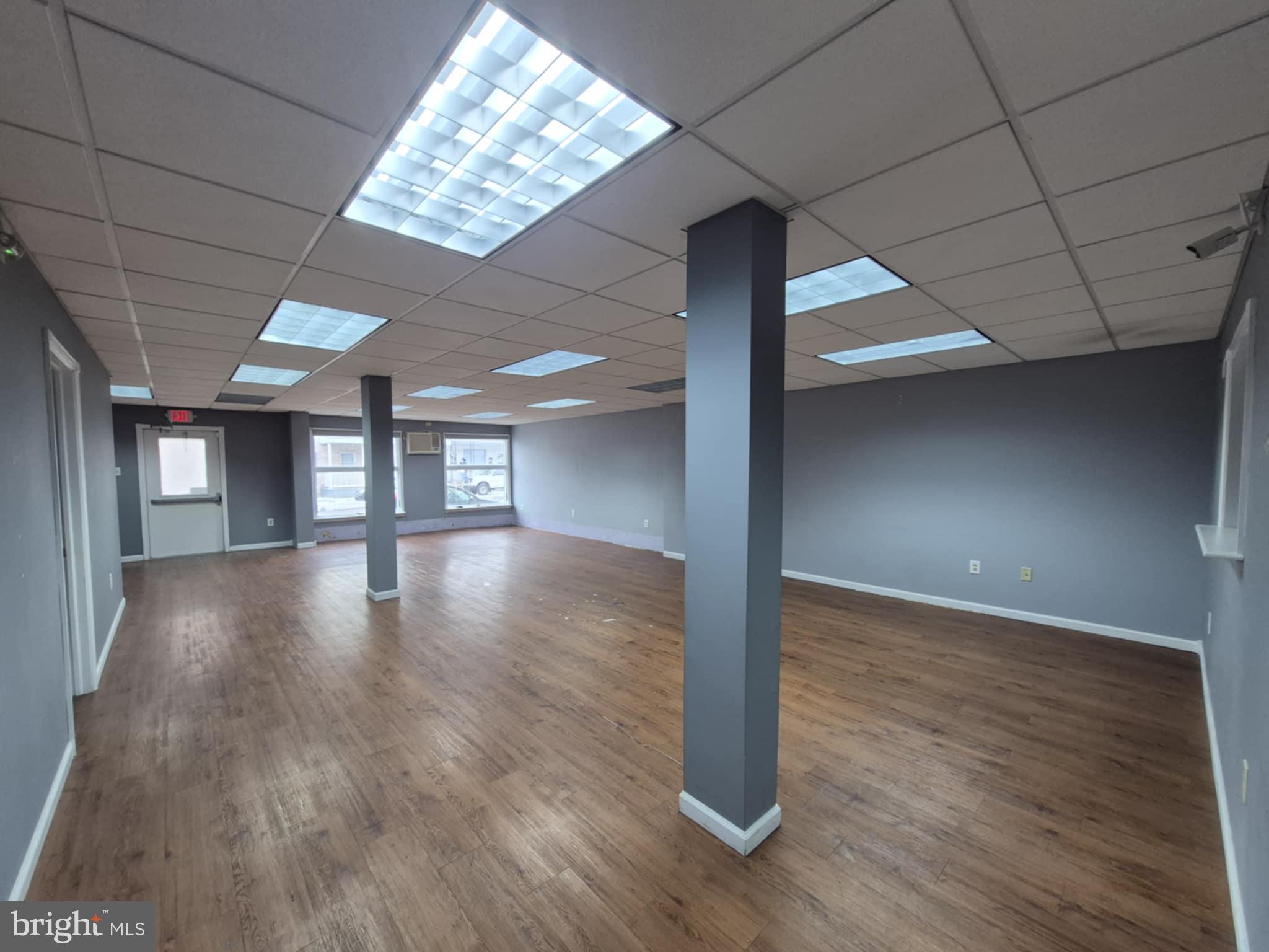 SAINT CLAIR - Commercial Lease
