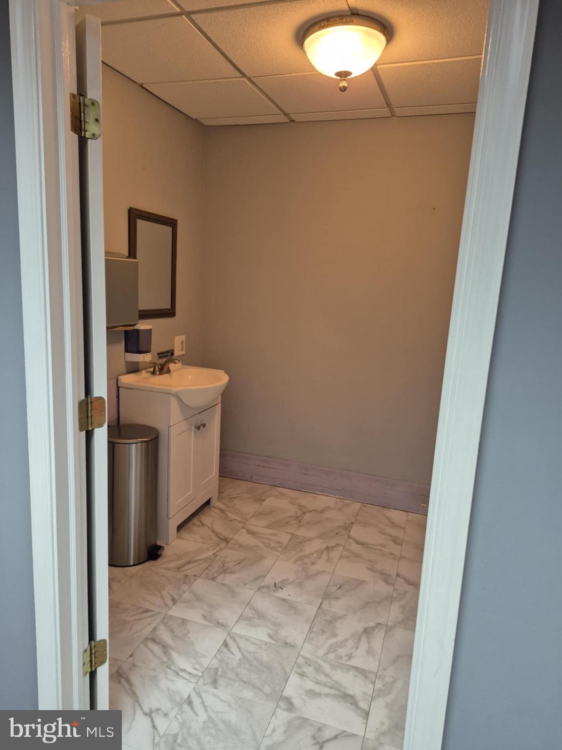 SAINT CLAIR - Commercial Lease