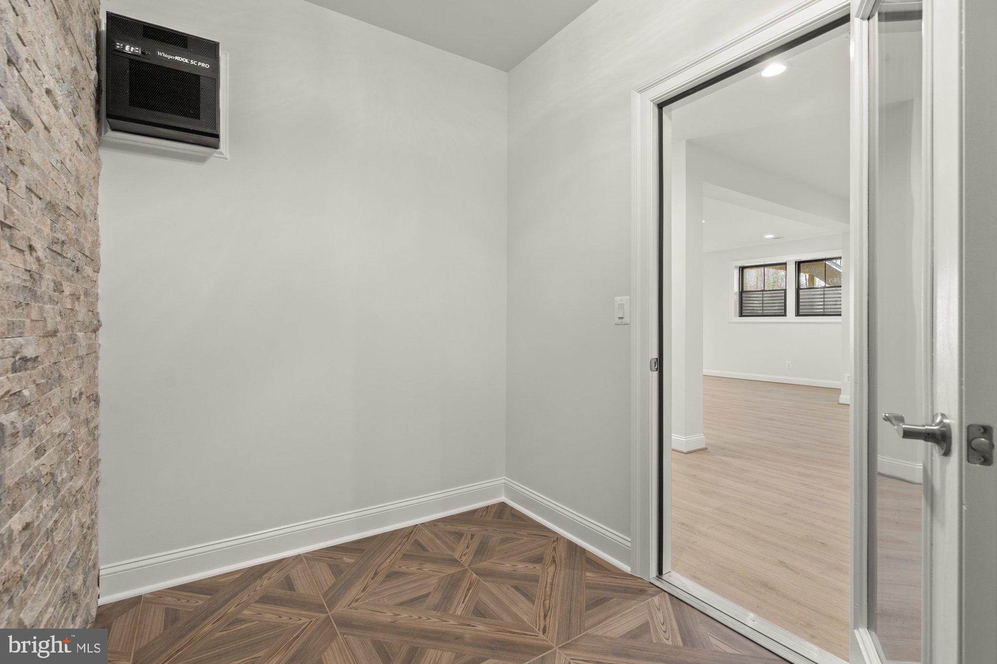 KIRBY COURT - Residential