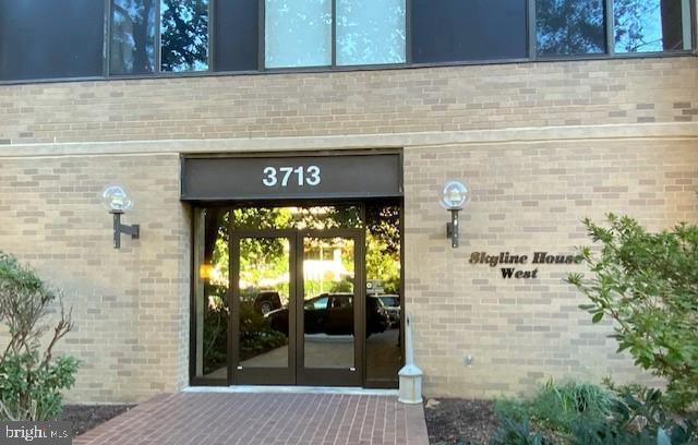 Beautifully  furnished condo WONDERFUL SPACIOUS TWO BEDROOM  1 and 1/2 Bathroom,  1286 SF,  20 FT BALCONY. WASHER AND DRYER IN UNIT, 1 INDOOR GARAGE SPACE INCL. WALK-IN- CLOSETS AND EXTRA STORAGE IN BLDG. Minutes to the Pentagon  D.C and MD . Walk to shopping and restaurants. Public transportation next to the buildings