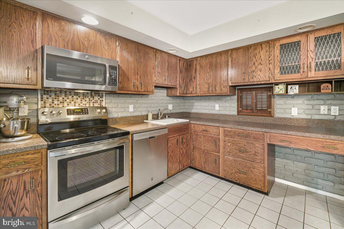 CARROLL WOOD ESTATES - Residential