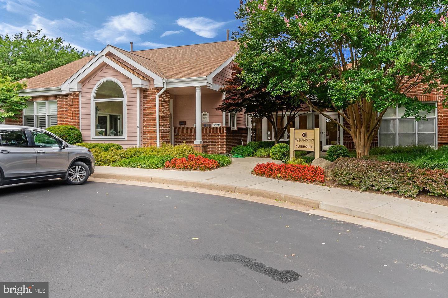 ASHBURN FARM - Residential Lease