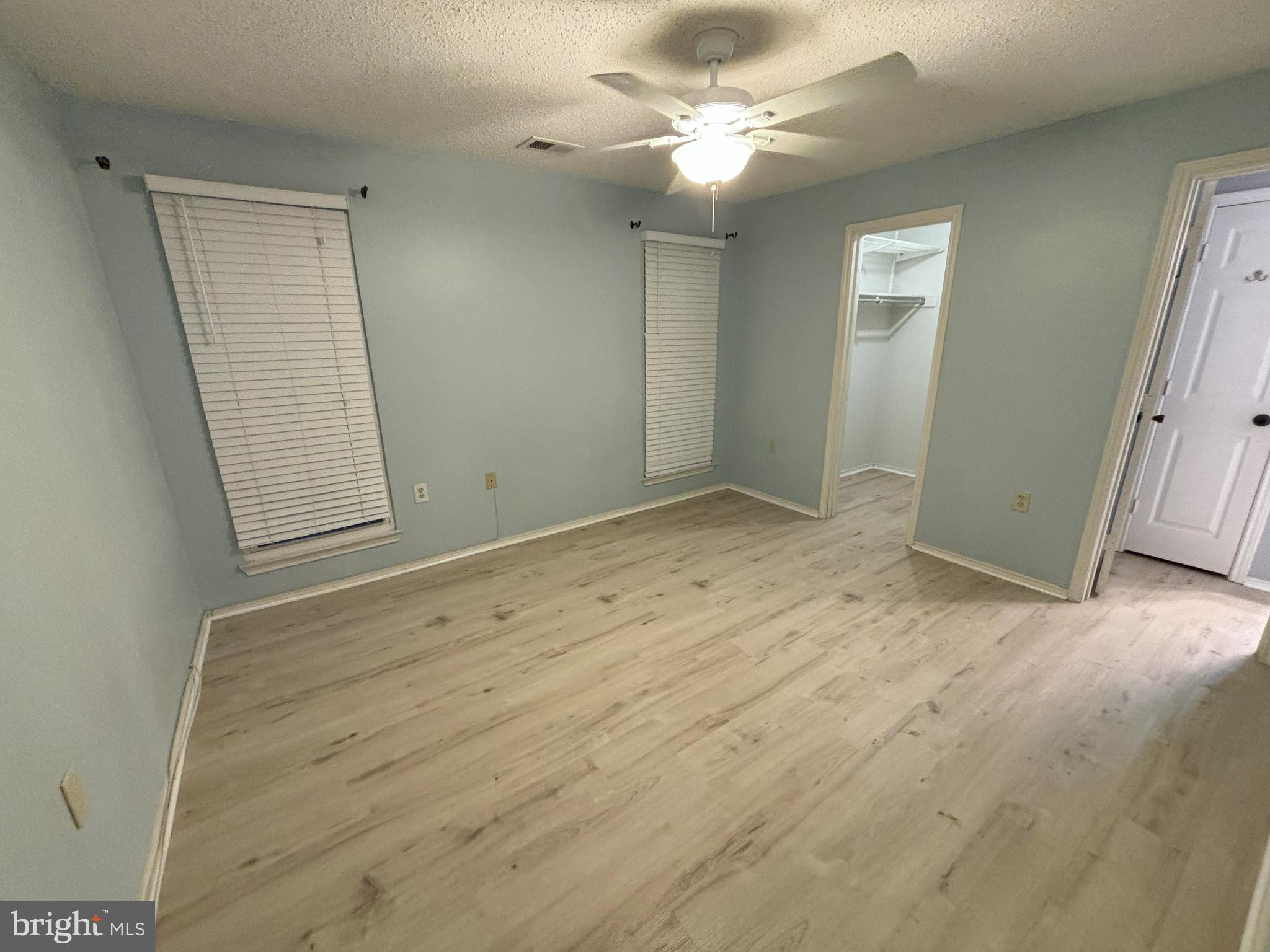 ASHBURN FARM - Residential Lease
