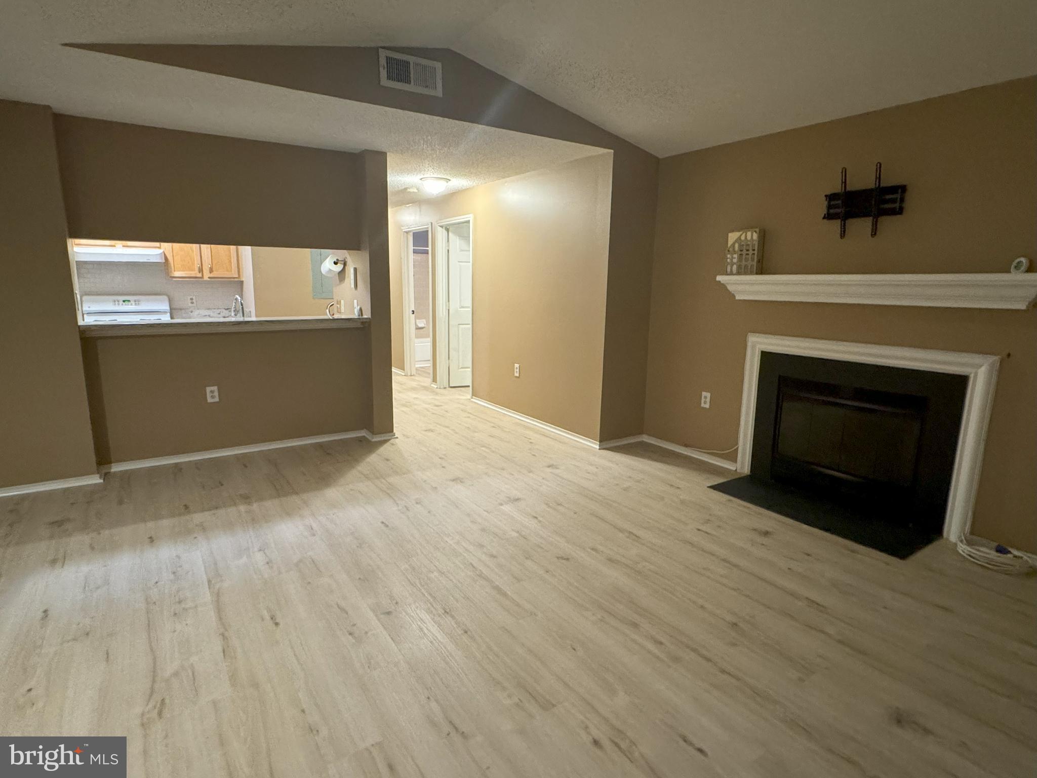 ASHBURN FARM - Residential Lease