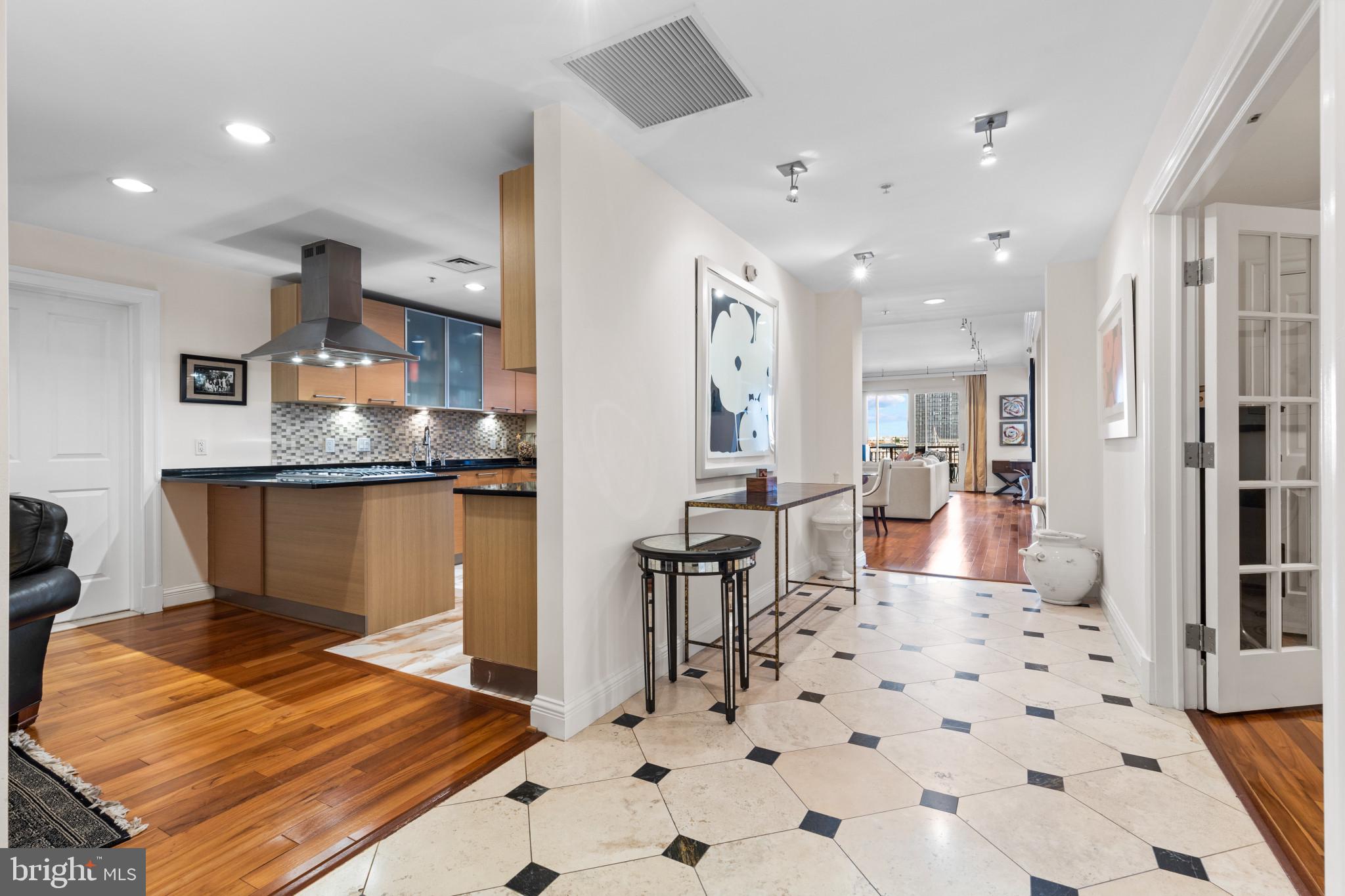 THE RITZ-CARLTON RESIDENCES - Residential