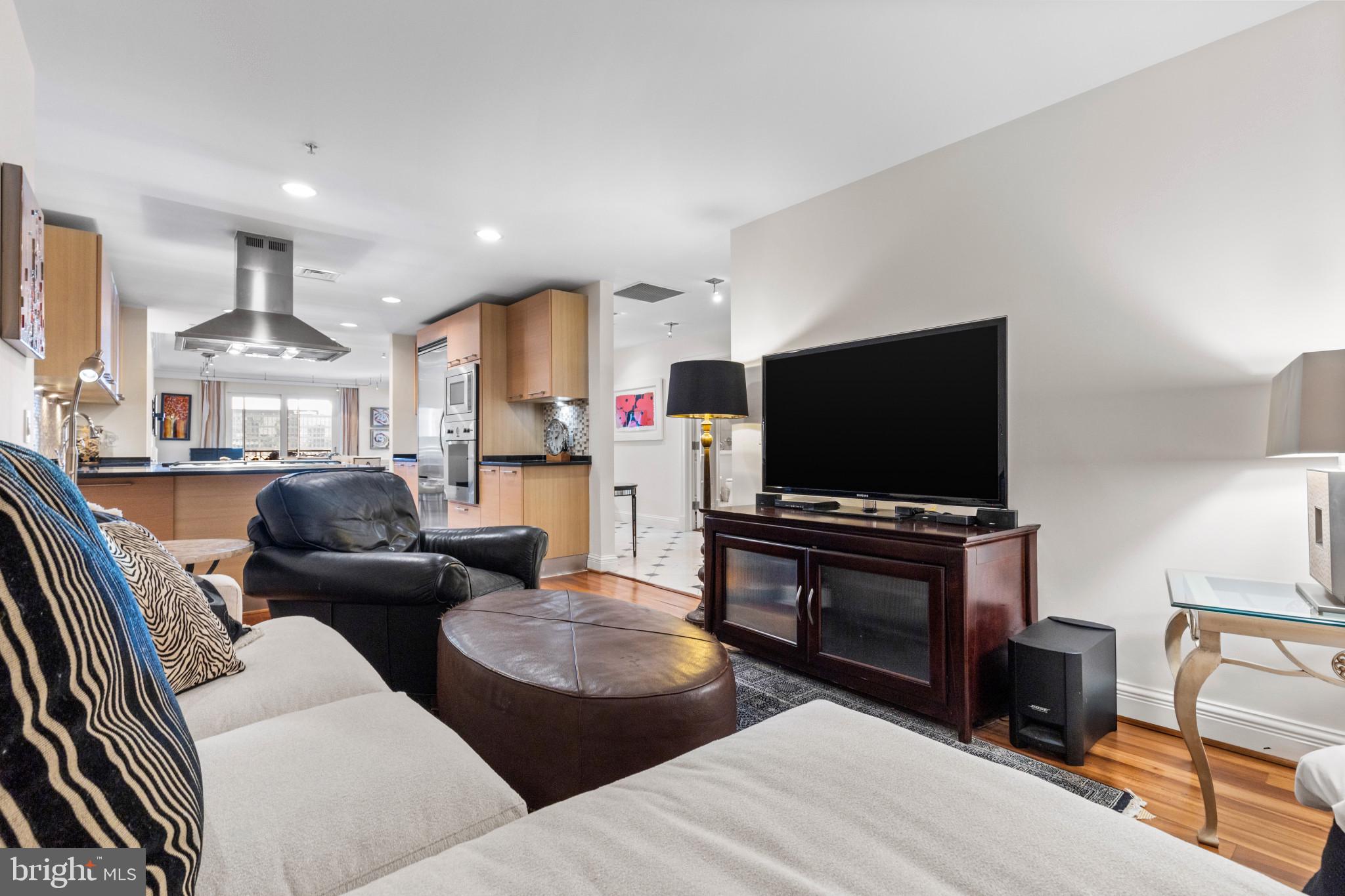 THE RITZ-CARLTON RESIDENCES - Residential