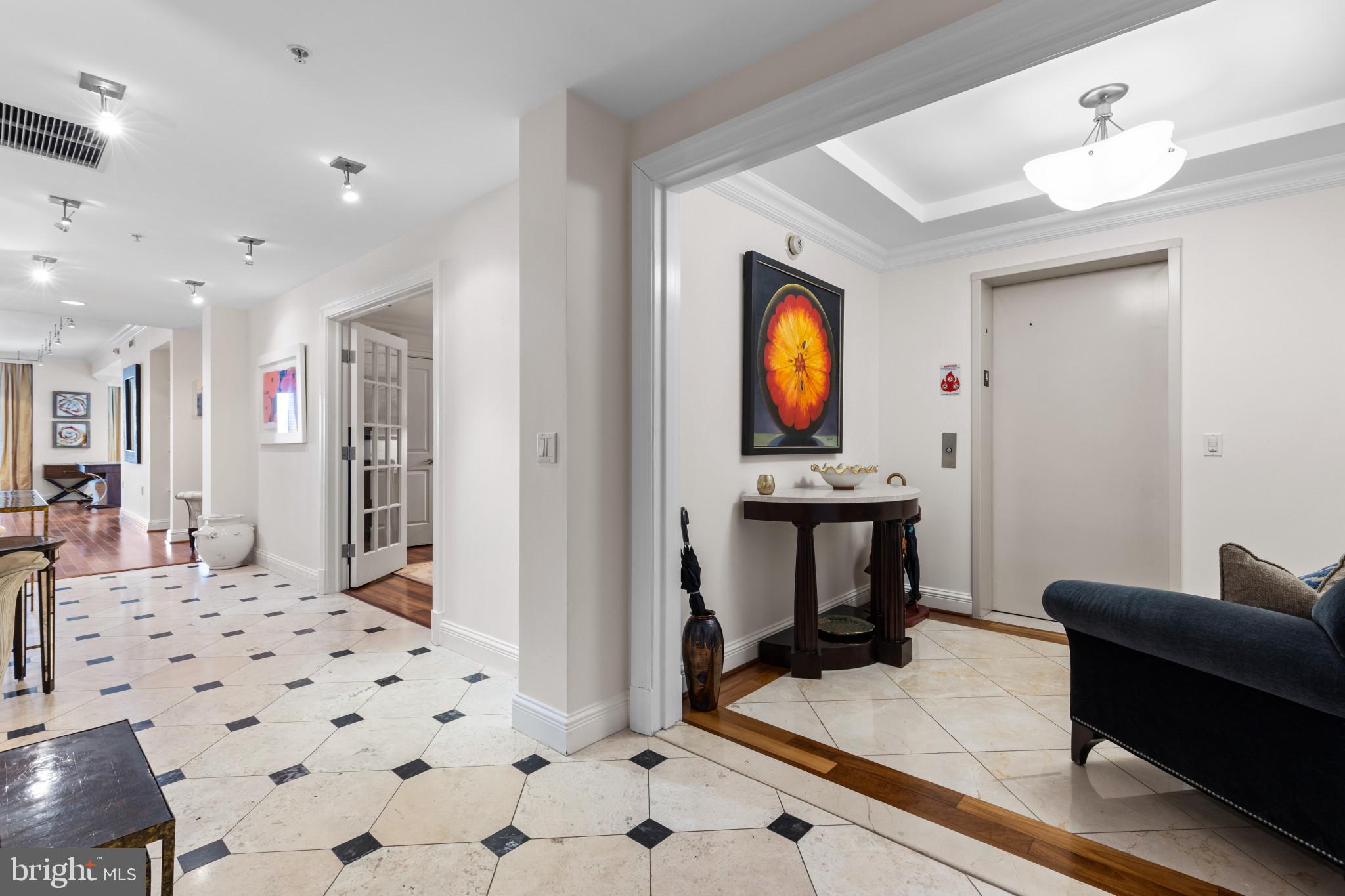 THE RITZ-CARLTON RESIDENCES - Residential