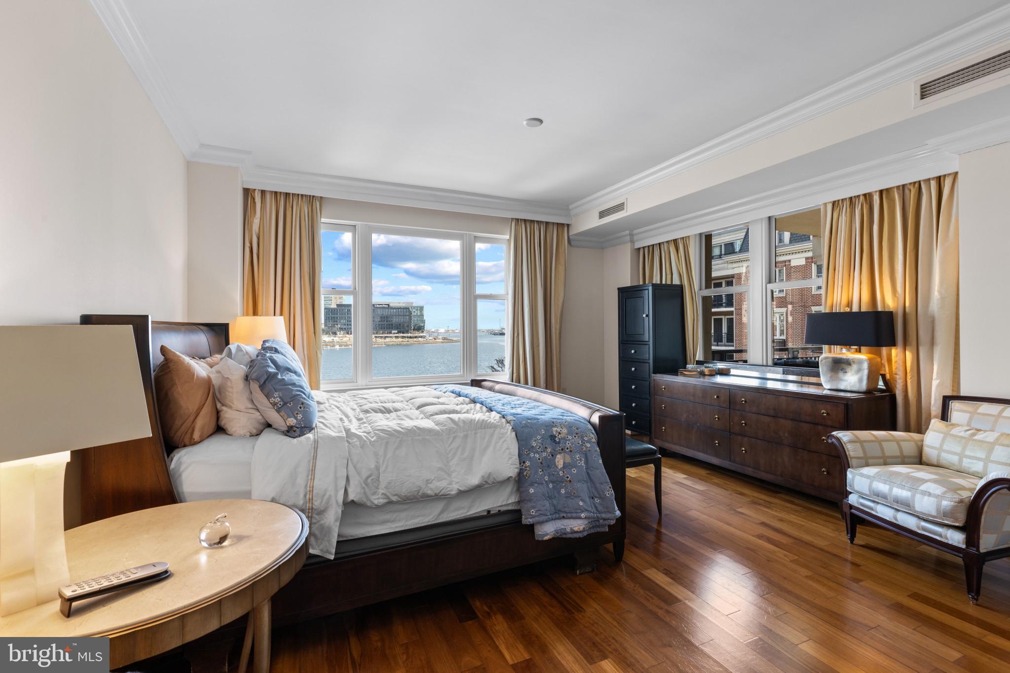 THE RITZ-CARLTON RESIDENCES - Residential
