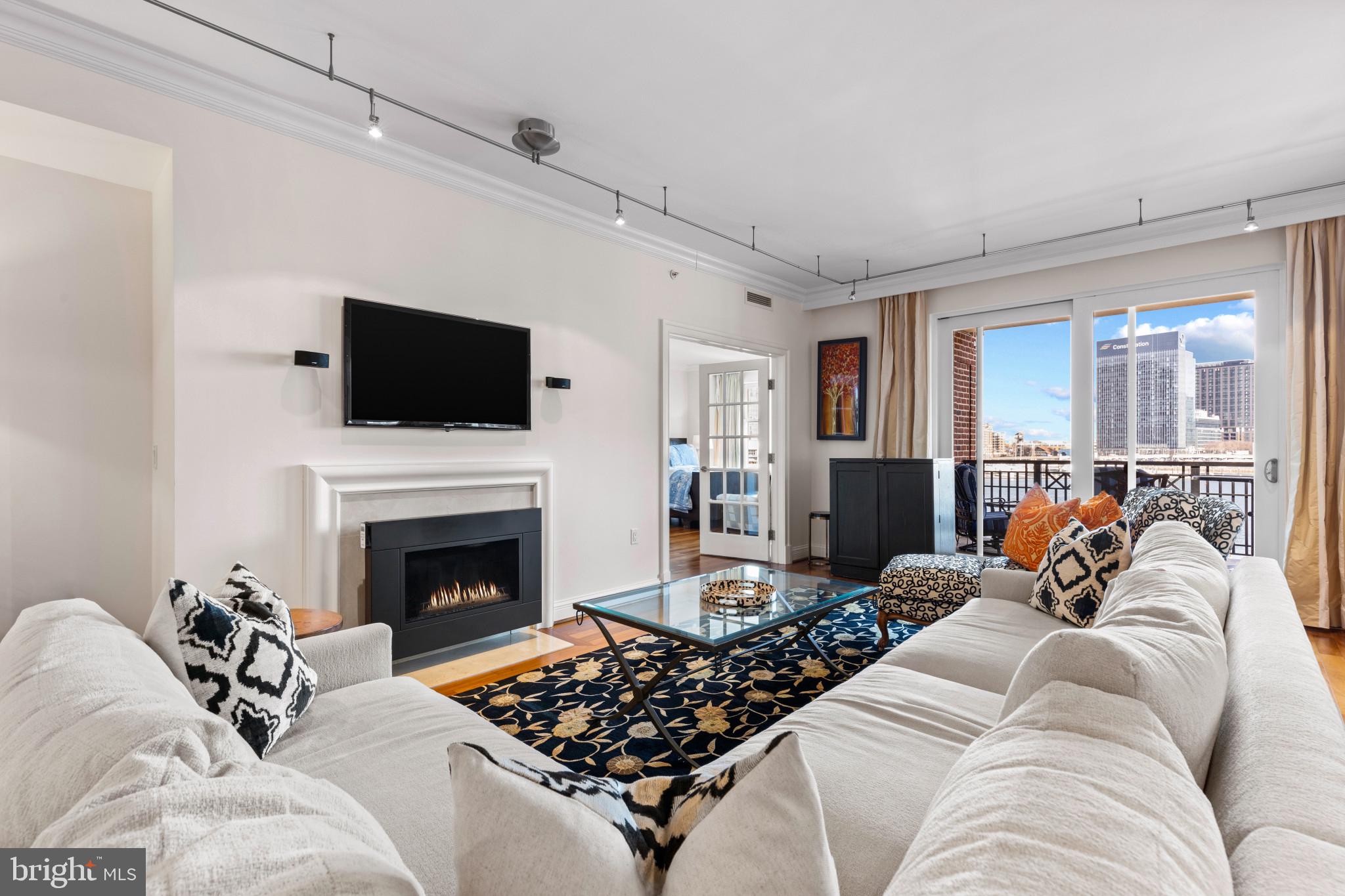 THE RITZ-CARLTON RESIDENCES - Residential