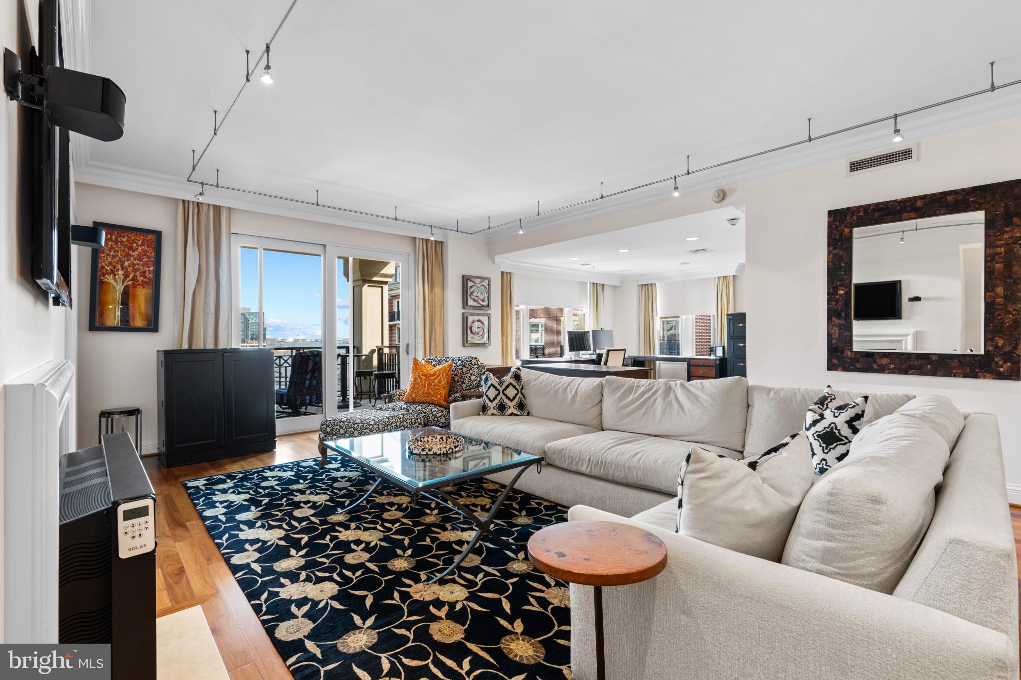 THE RITZ-CARLTON RESIDENCES - Residential