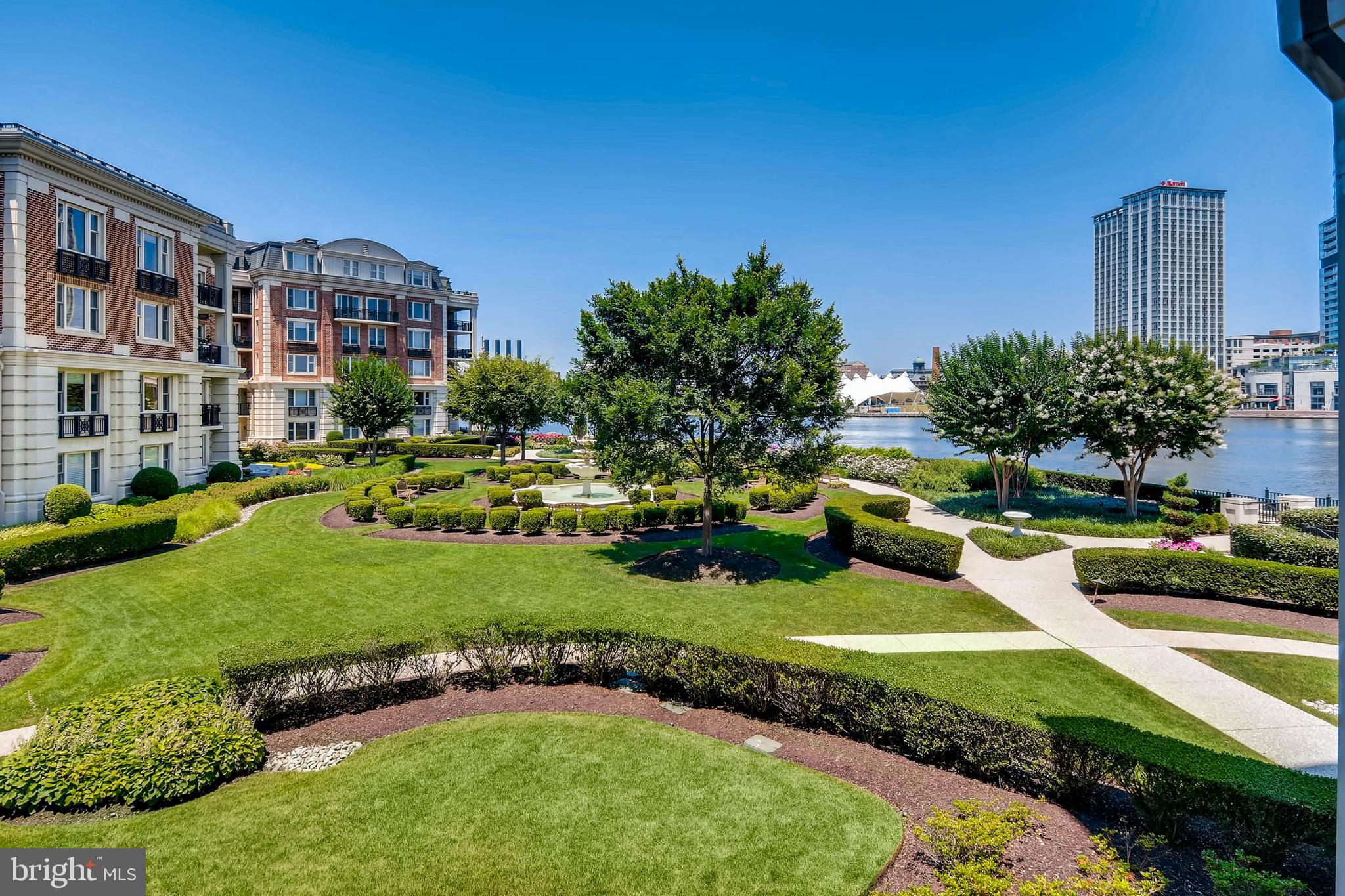 THE RITZ-CARLTON RESIDENCES - Residential
