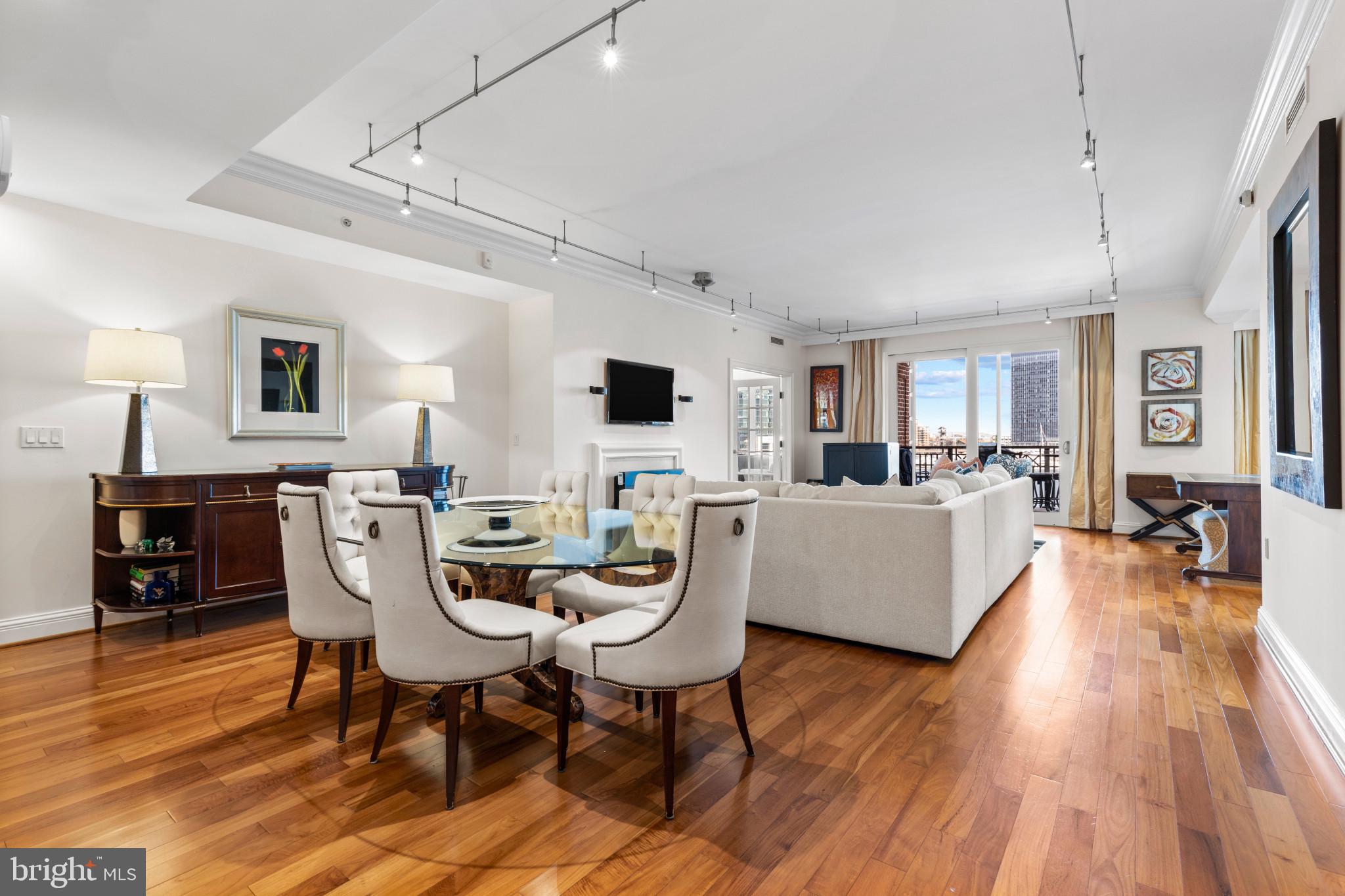 THE RITZ-CARLTON RESIDENCES - Residential