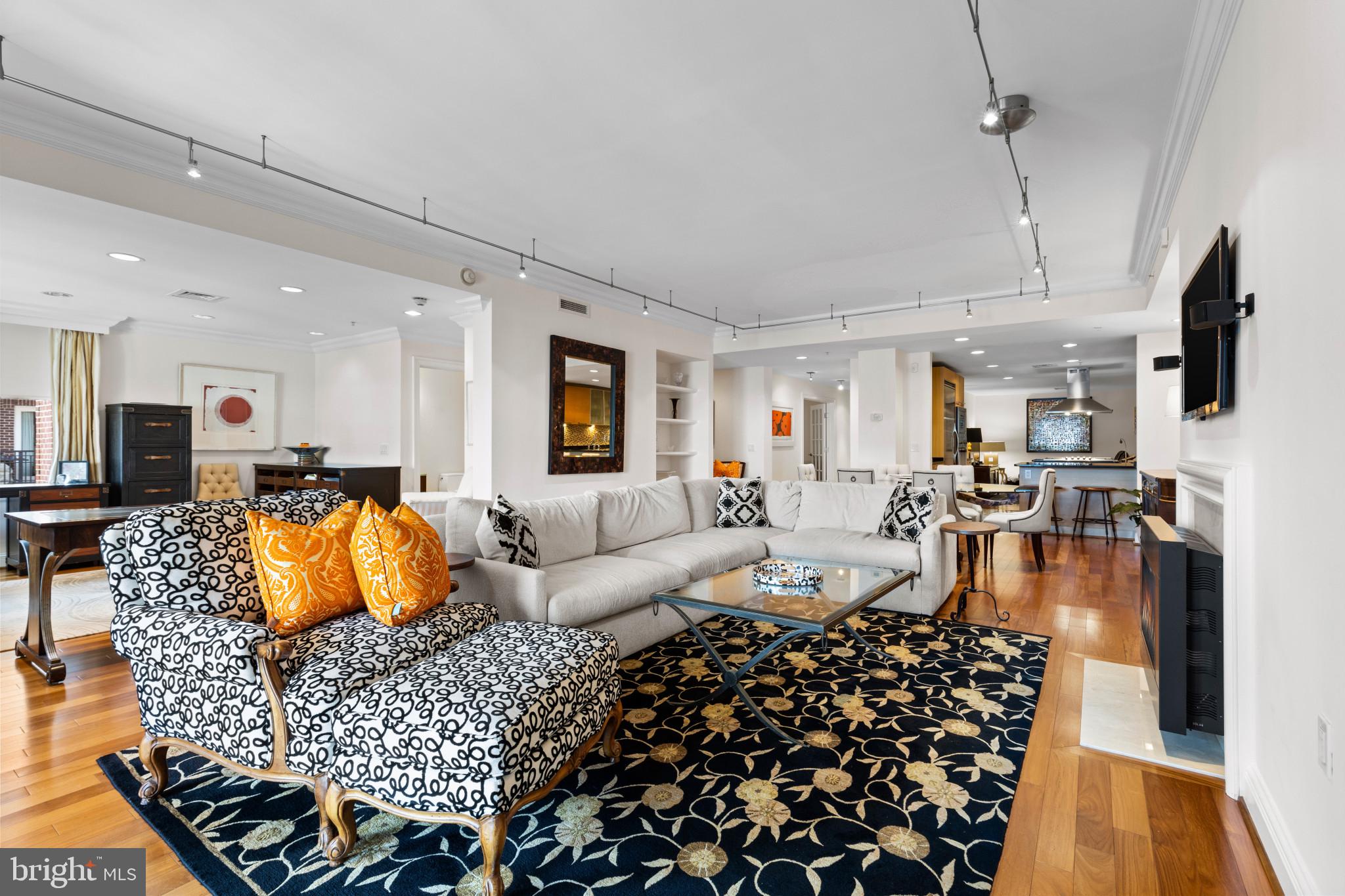 THE RITZ-CARLTON RESIDENCES - Residential