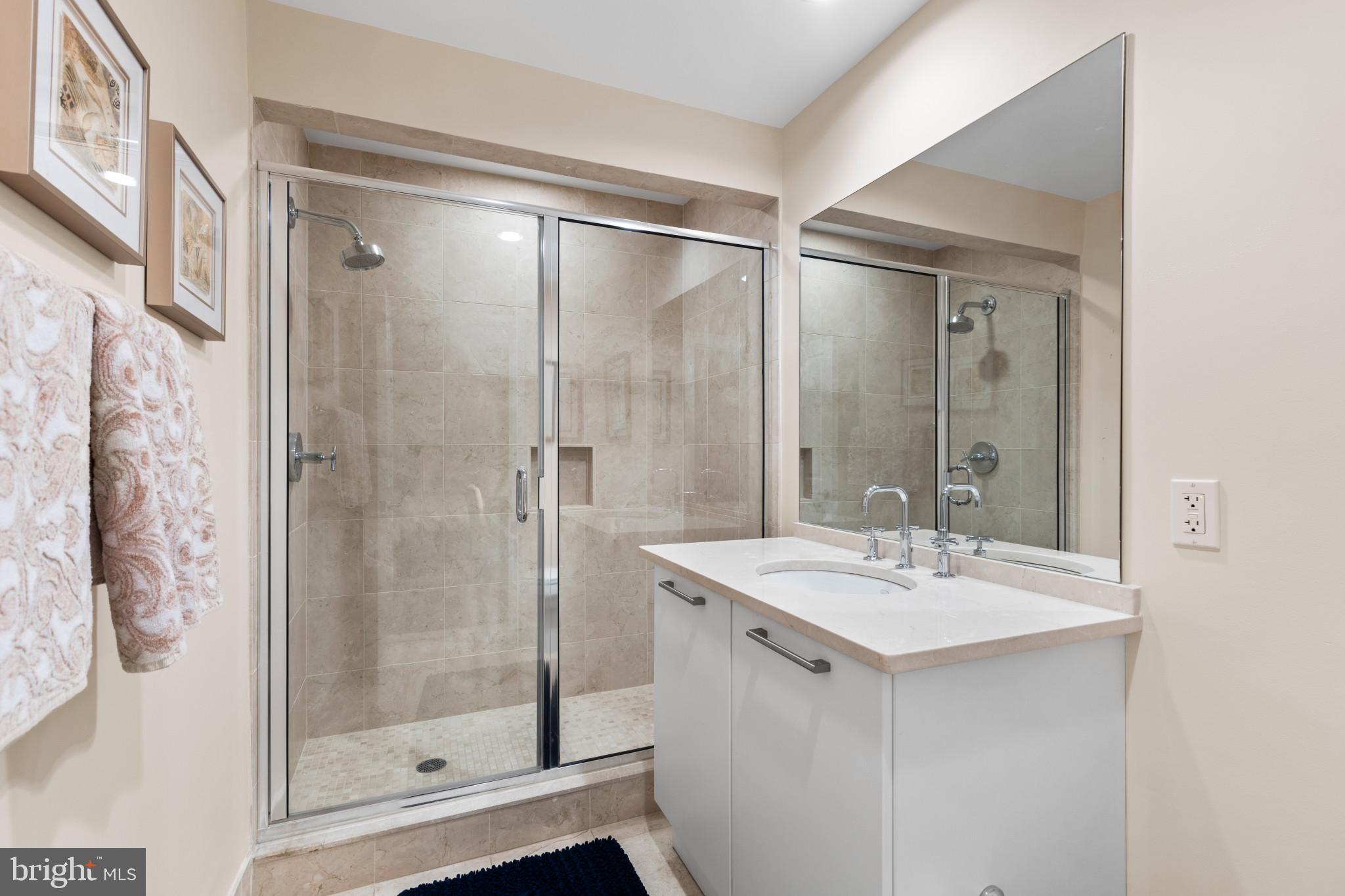 THE RITZ-CARLTON RESIDENCES - Residential