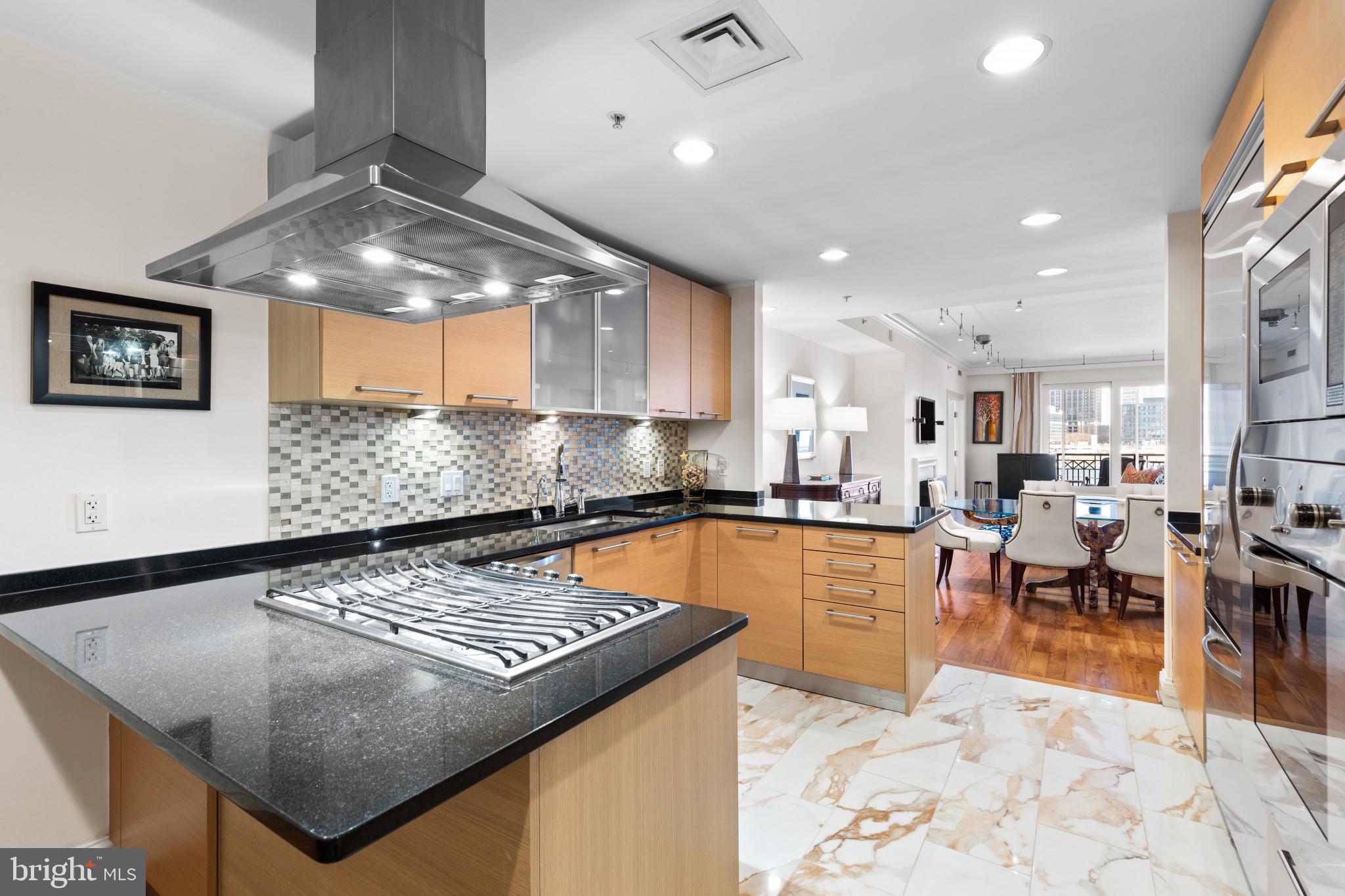 THE RITZ-CARLTON RESIDENCES - Residential
