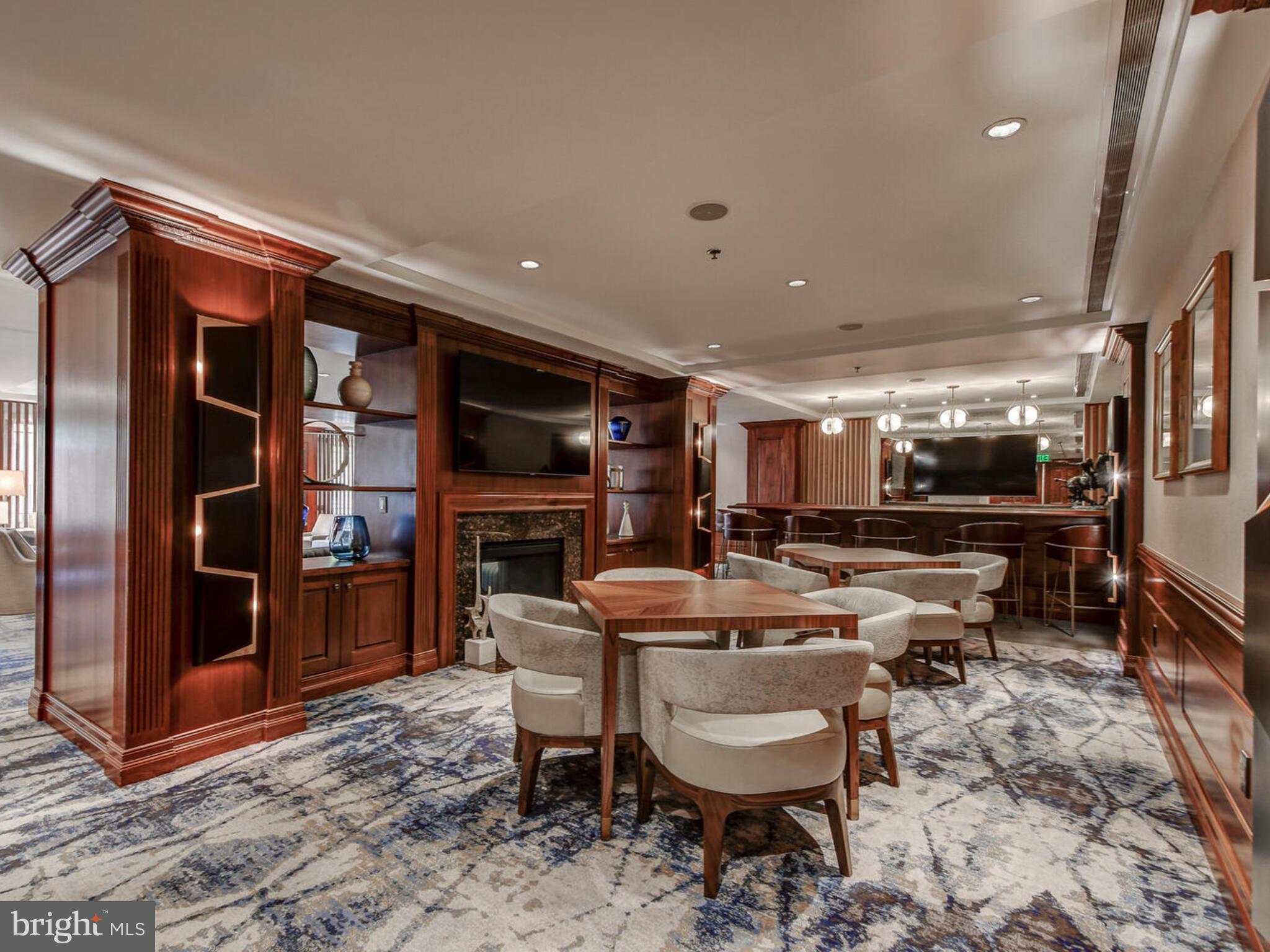 THE RITZ-CARLTON RESIDENCES - Residential