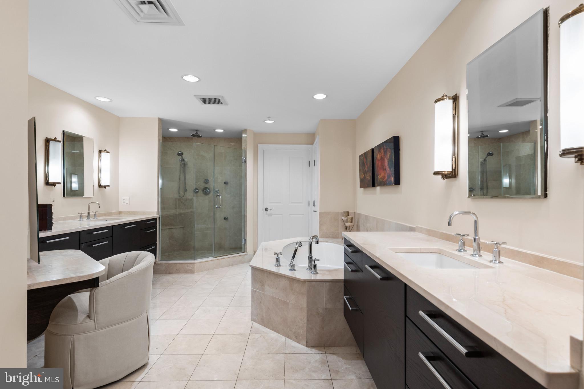 THE RITZ-CARLTON RESIDENCES - Residential