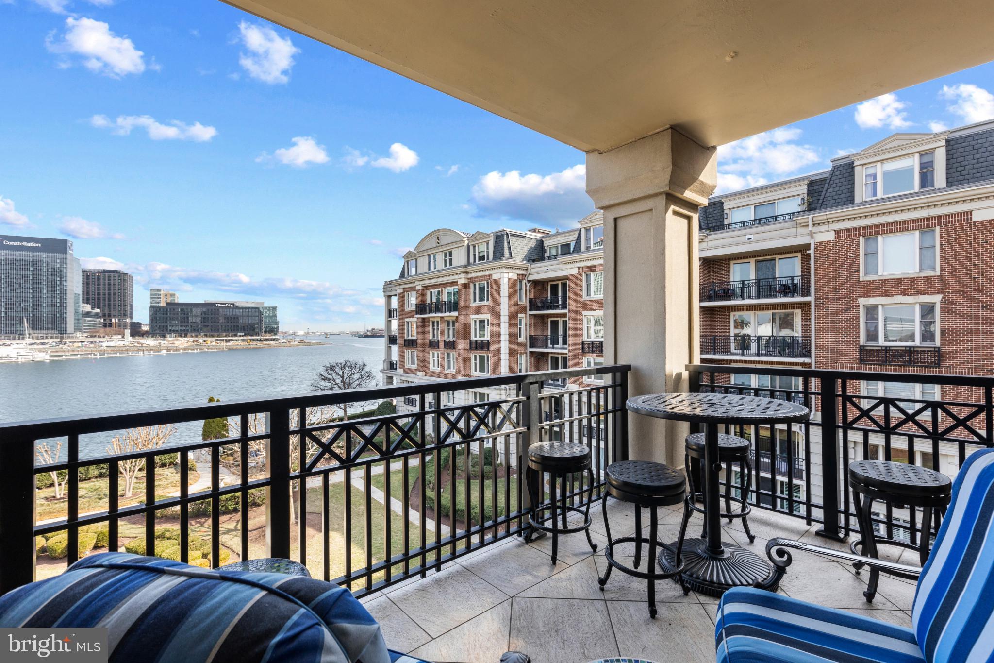 THE RITZ-CARLTON RESIDENCES - Residential