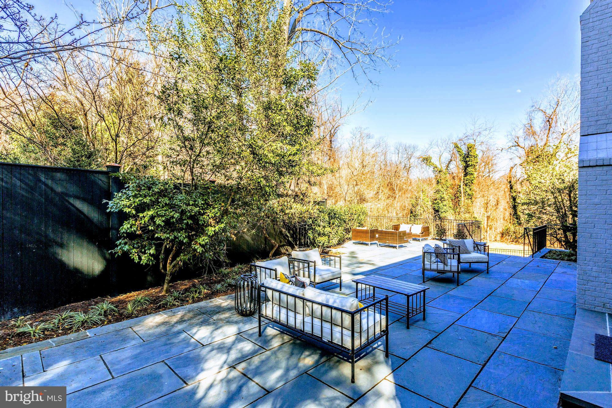 FOXHALL - Residential