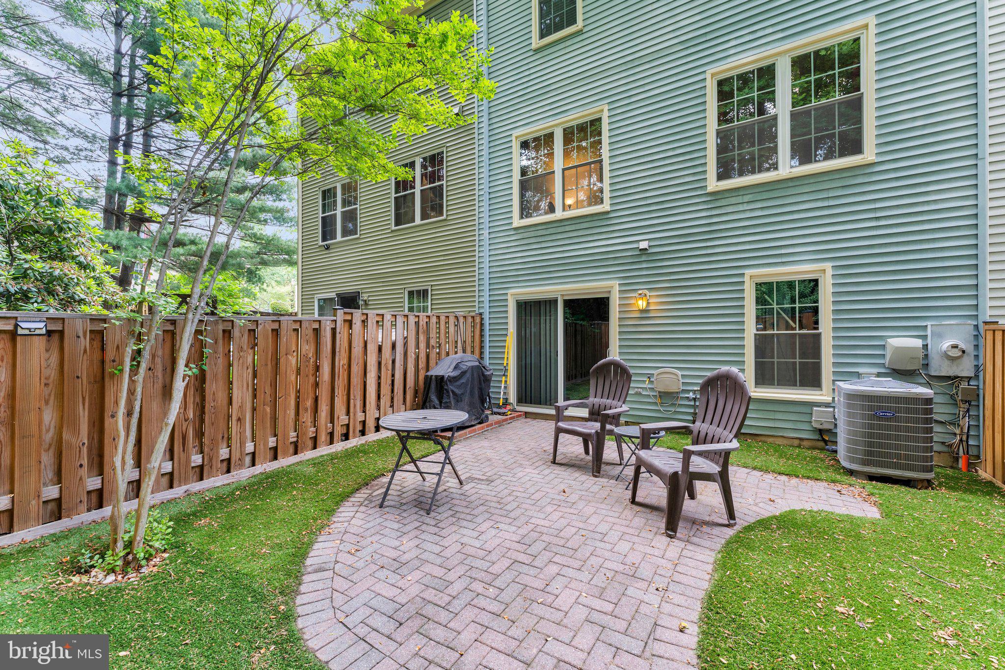 LAFAYETTE VILLAGE - Residential